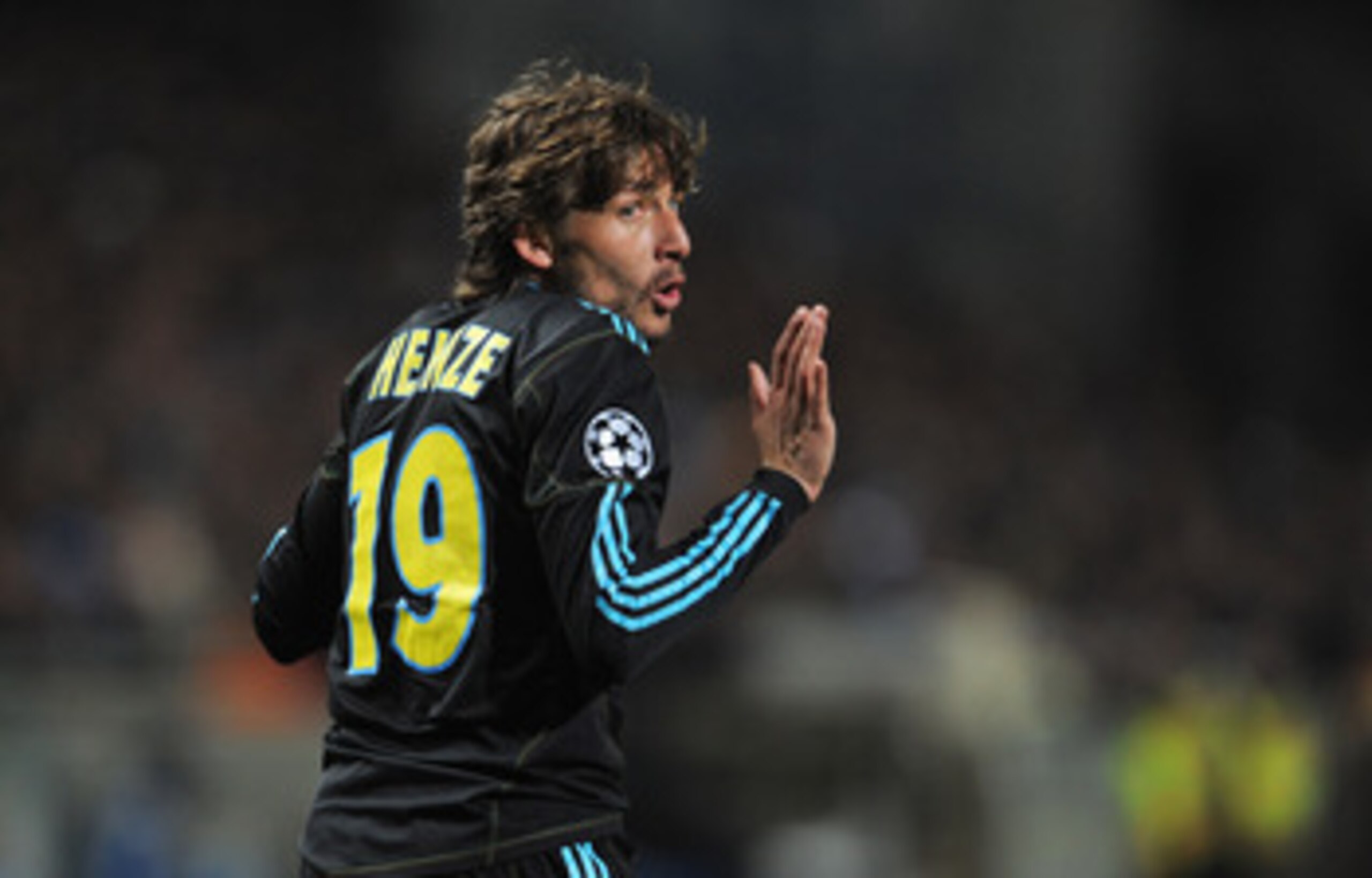 MARSEILLE, FRANCE - FEBRUARY 23:  Gabriel Heinze of Marseille gestures during the UEFA Champions League round of 16 first leg match between Marseille and Manchester United at the Stade Velodrome on February 23, 2011 in Marseille, France.  (Photo by Michae