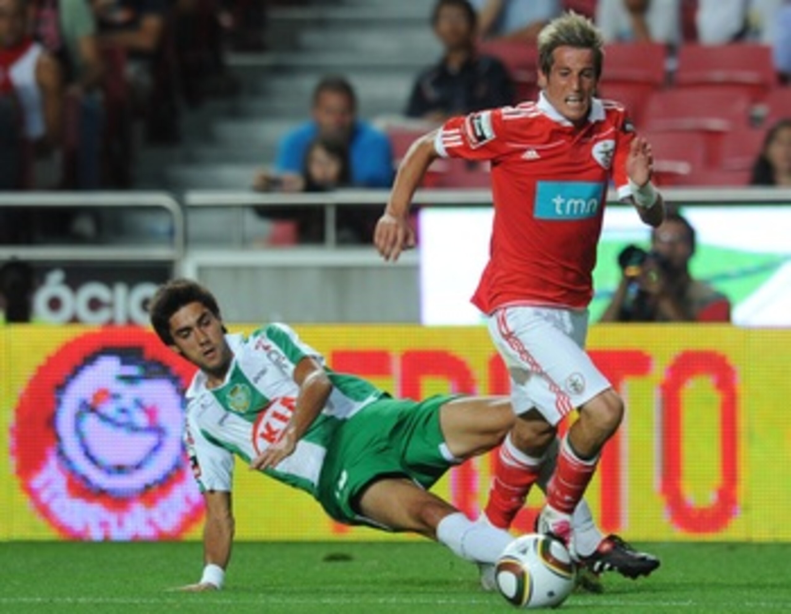 LISBON, PORTUGAL - AUGUST 28:  Fabio Coentrao (R) of Benfica tackles Paulo Regula (L) of Vitoria Setubal during the Portuguese Liga match between Benfica and Vitoria Setubal at Luz Stadium on August 28, 2010 in Lisbon, Portugal.  (Photo by Patricia de Mel