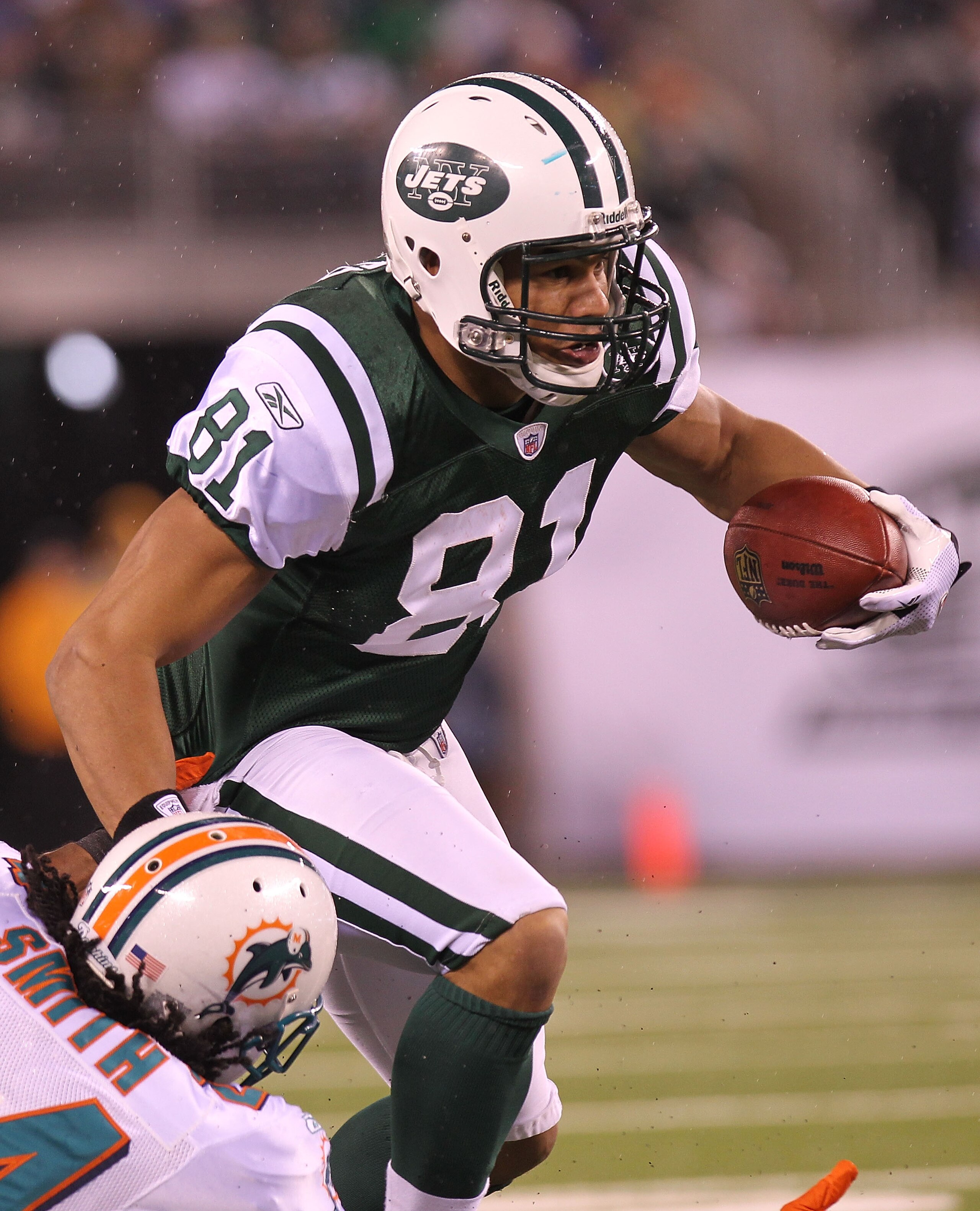 EAST RUTHERFORD, NJ - DECEMBER 12: Dustin Keller #81 of the New York Jets against the Miami Dolphins at New Meadowlands Stadium on December 12, 2010 in East Rutherford, New Jersey.  (Photo by Nick Laham/Getty Images)