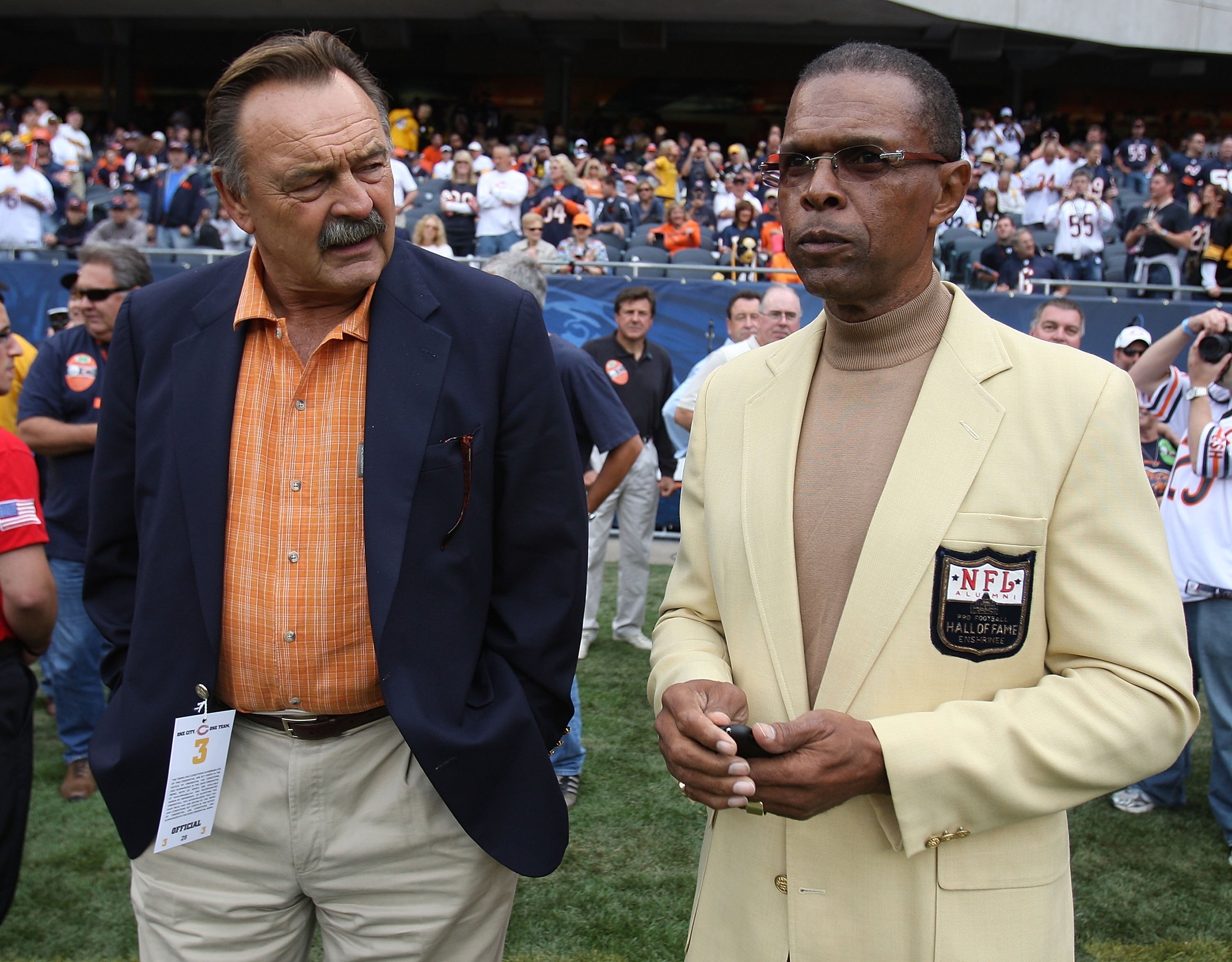 CHICAGO - SEPTEMBER 20: Hall of Fame Chicago Bears Dick Butkus (L) and Gale Sayers chat on the sidelines before a game between the Bears and the Pittsburgh Steelers on September 20, 2009 at Soldier Field in Chicago, Illinois. The Bears defeated the Steele