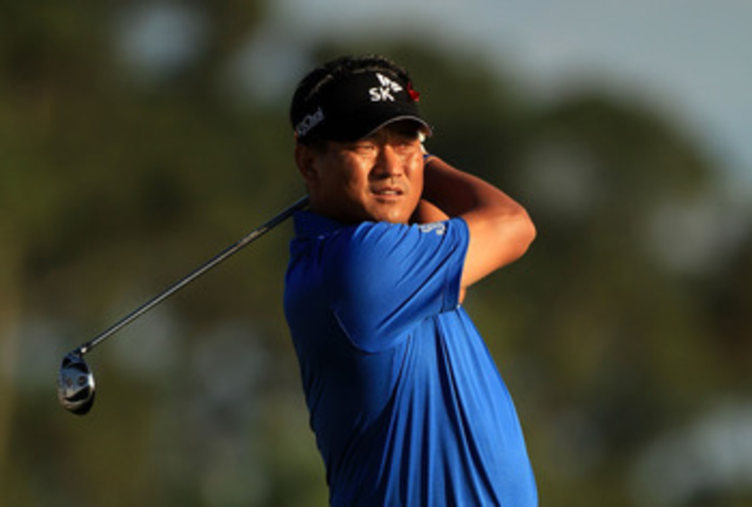 PONTE VEDRA BEACH, FL - MAY 15:  K.J. Choi of South Korea hits an approach shot on the 18th hole during the final round of THE PLAYERS Championship held at THE PLAYERS Stadium course at TPC Sawgrass on May 15, 2011 in Ponte Vedra Beach, Florida.  (Photo b