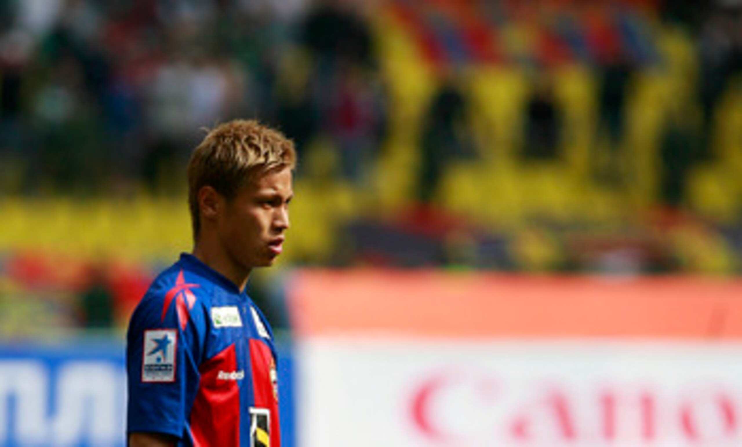 MOSCOW, RUSSIA - APRIL 30: (EMBARGOED FOR PUBLICATION IN ALL JAPANESE MEDIA UNTIL 48 HOURS AFTER CREATE DATE AND TIME) Keisuke Honda of PFC CSKA Moscow takes a free kick during the Russian Football League Championship match between PFC CSKA Moscow and FC