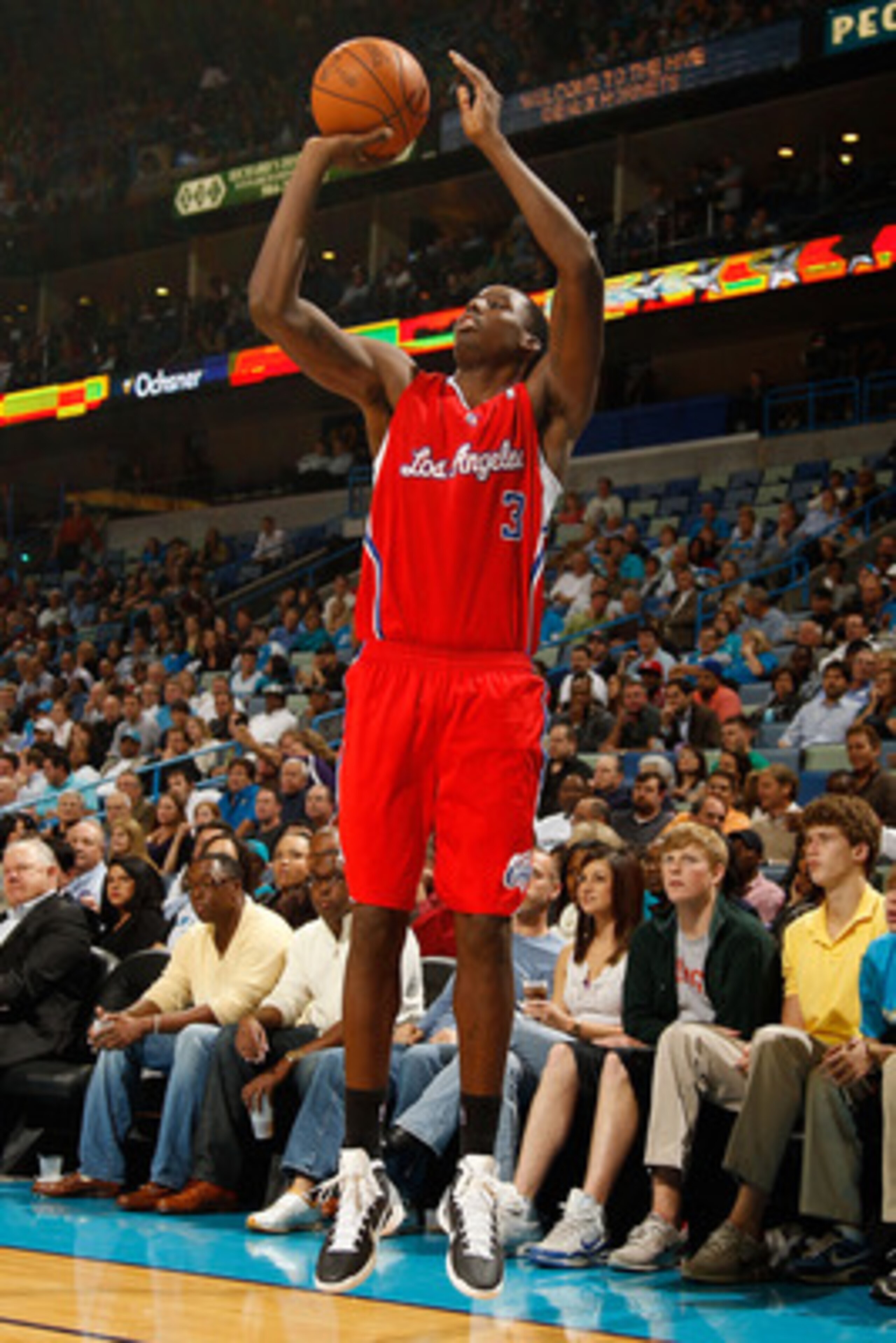 NEW ORLEANS - NOVEMBER 09:  Al-Farouq Aminu #3 of the Los Angeles Clippers shoots the ball during the game against the New Orleans Hornets at the New Orleans Arena on November 9, 2010 in New Orleans, Louisiana. The Hornets defeated the Clippers 101-82.   