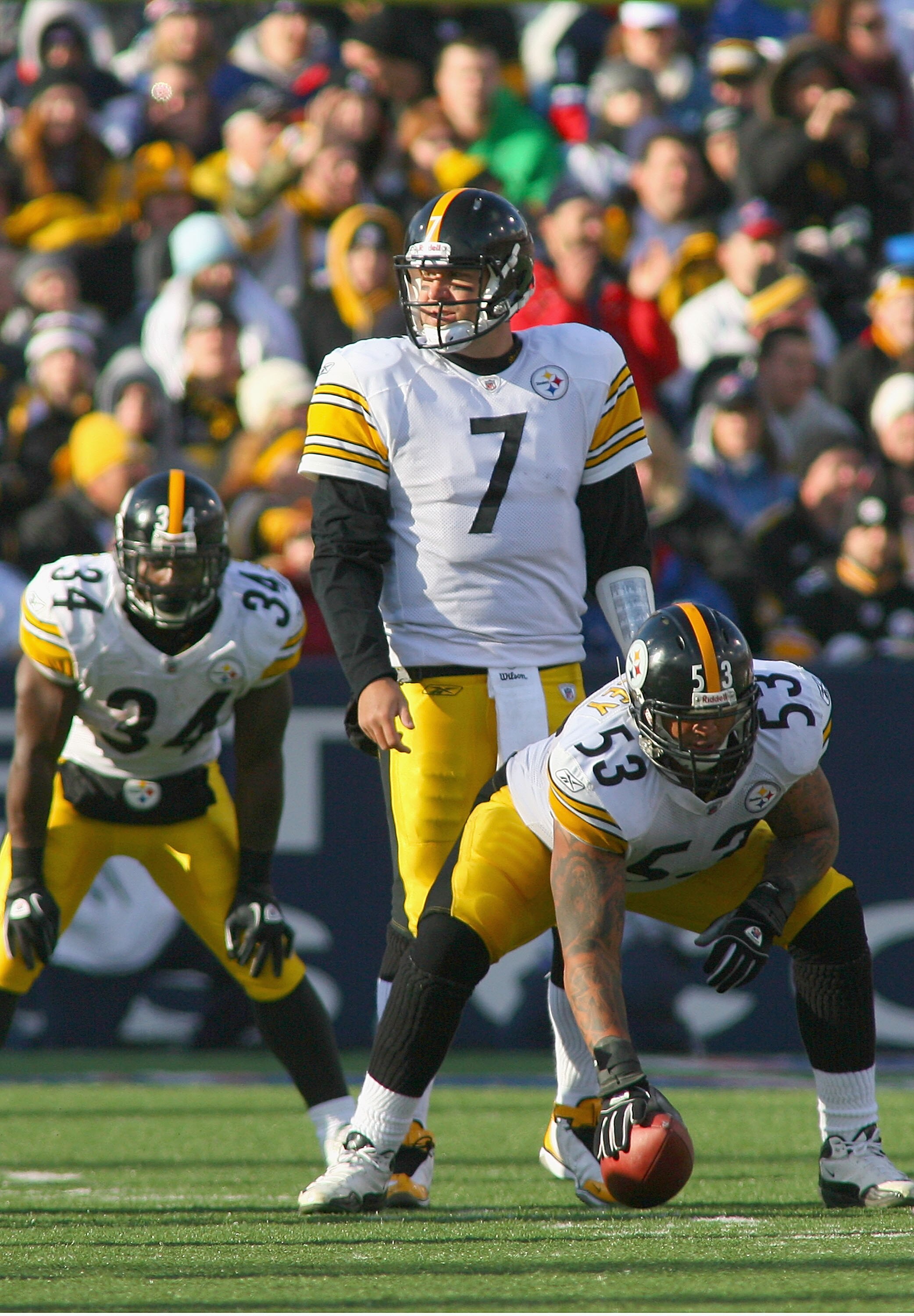 ORCHARD PARK, NY - NOVEMBER 28:  Ben Roethlisberger #7 of the Pittsburgh Steelers gets ready to take the snap from Maurkice Pouncey #53 against the Buffalo Bills  at Ralph Wilson Stadium on November 28, 2010 in Orchard Park, New York. Pittsburgh won 19-16