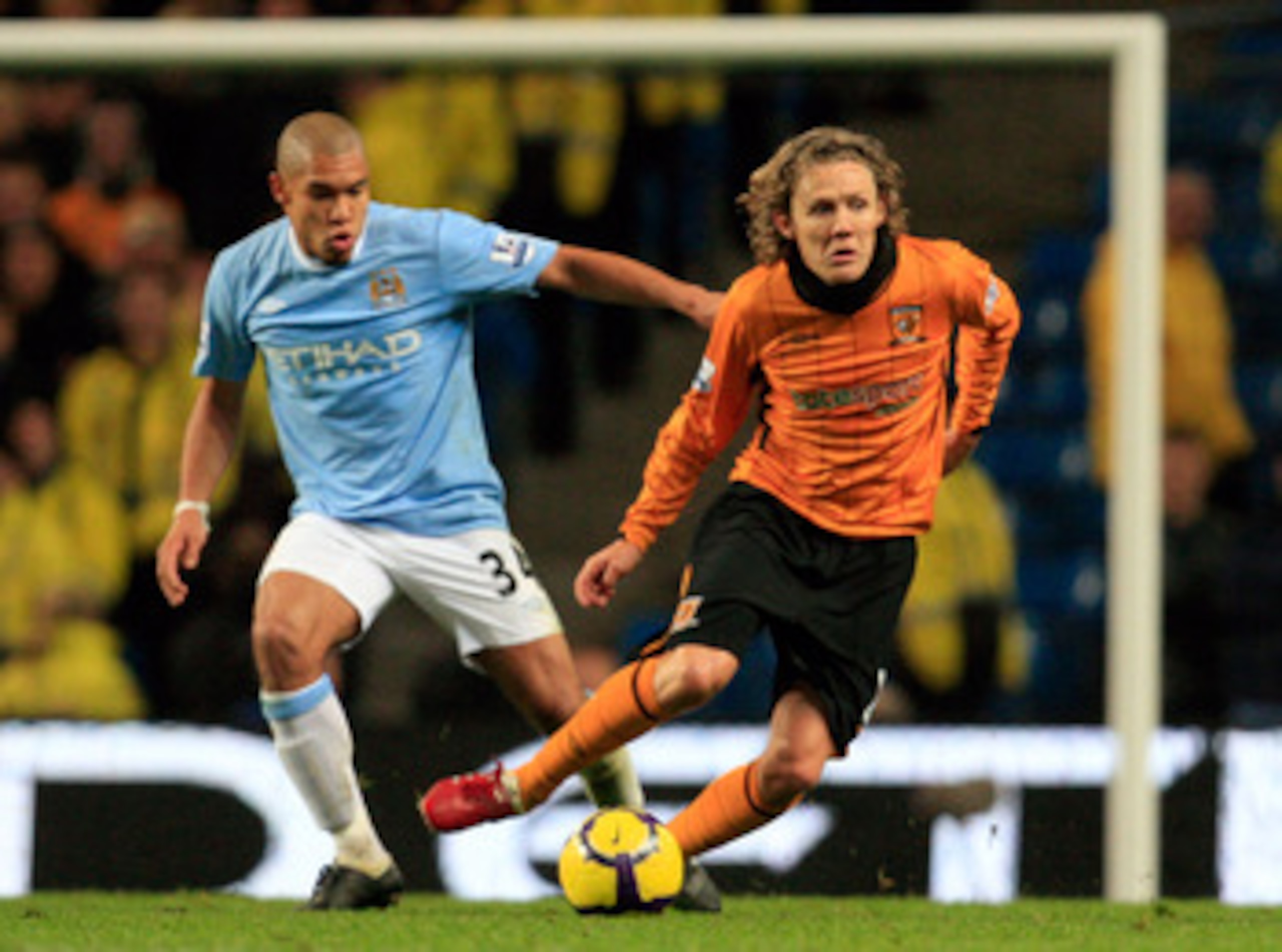 MANCHESTER, ENGLAND - NOVEMBER 28: Nigel de Jong of Manchester City follows Jimmy Bullard of Hull City during the Barclays Premier League match between Manchester City and Hull City at the City of Manchester Stadium on November 28, 2009 in Manchester, Eng MANCHESTER, ENGLAND - NOVEMBER 28: Nigel de Jong of Manchester City follows Jimmy Bullard of Hull City during the Barclays Premier League match between Manchester City and Hull City at the City of Manchester Stadium on November 28, 2009 in Manchester, Eng
