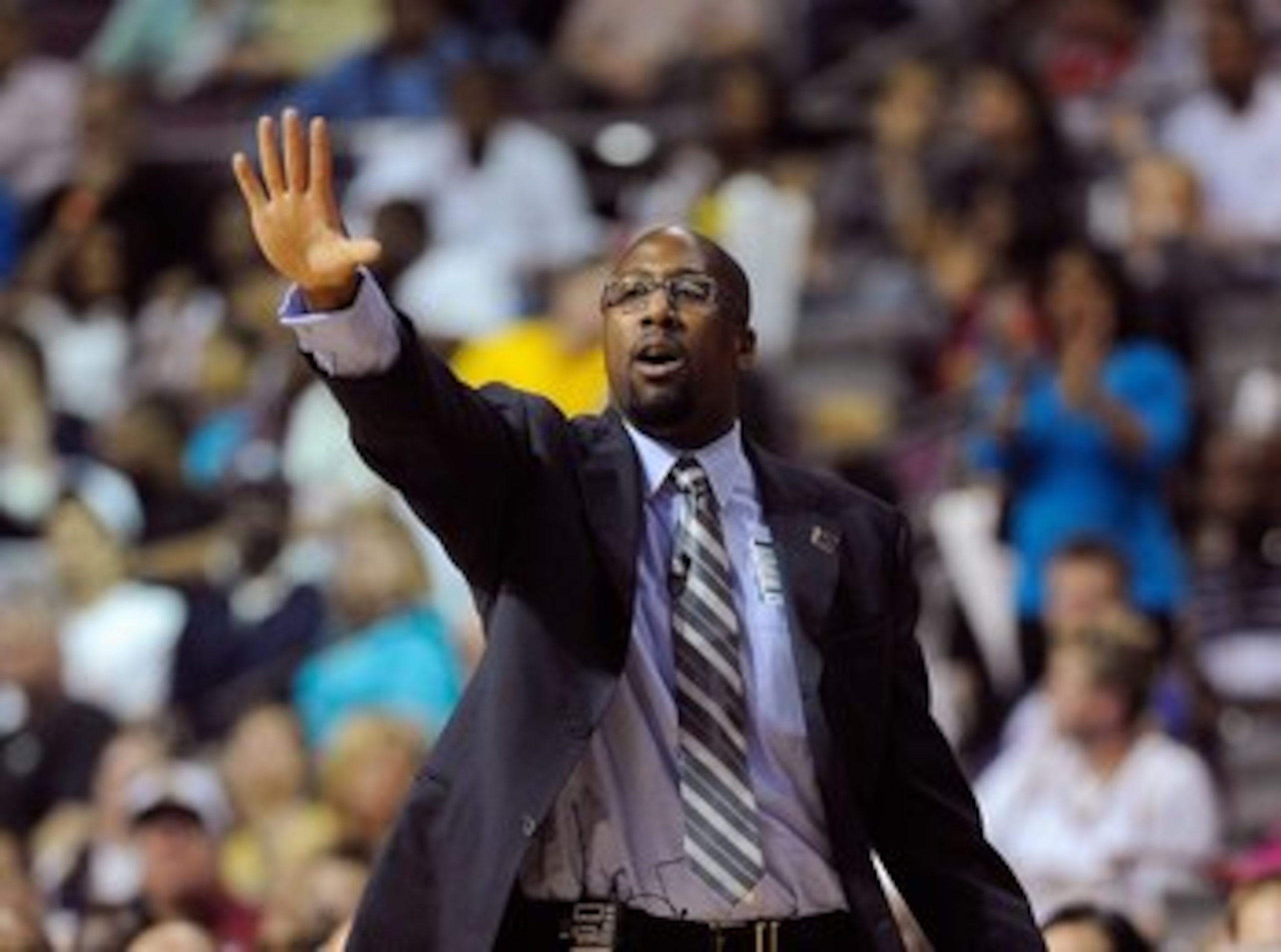 AUBURN HILLS, MI - APRIL 26: Head coach Mike Brown of the Cleveland Cavaliers calls out a play against the Detroit Pistons in Game Four of the Eastern Conference Quarterfinals during the 2009 NBA Playoffs at the Palace of Auburn Hills on April 26, 2009 i AUBURN HILLS, MI - APRIL 26: Head coach Mike Brown of the Cleveland Cavaliers calls out a play against the Detroit Pistons in Game Four of the Eastern Conference Quarterfinals during the 2009 NBA Playoffs at the Palace of Auburn Hills on April 26, 2009 i