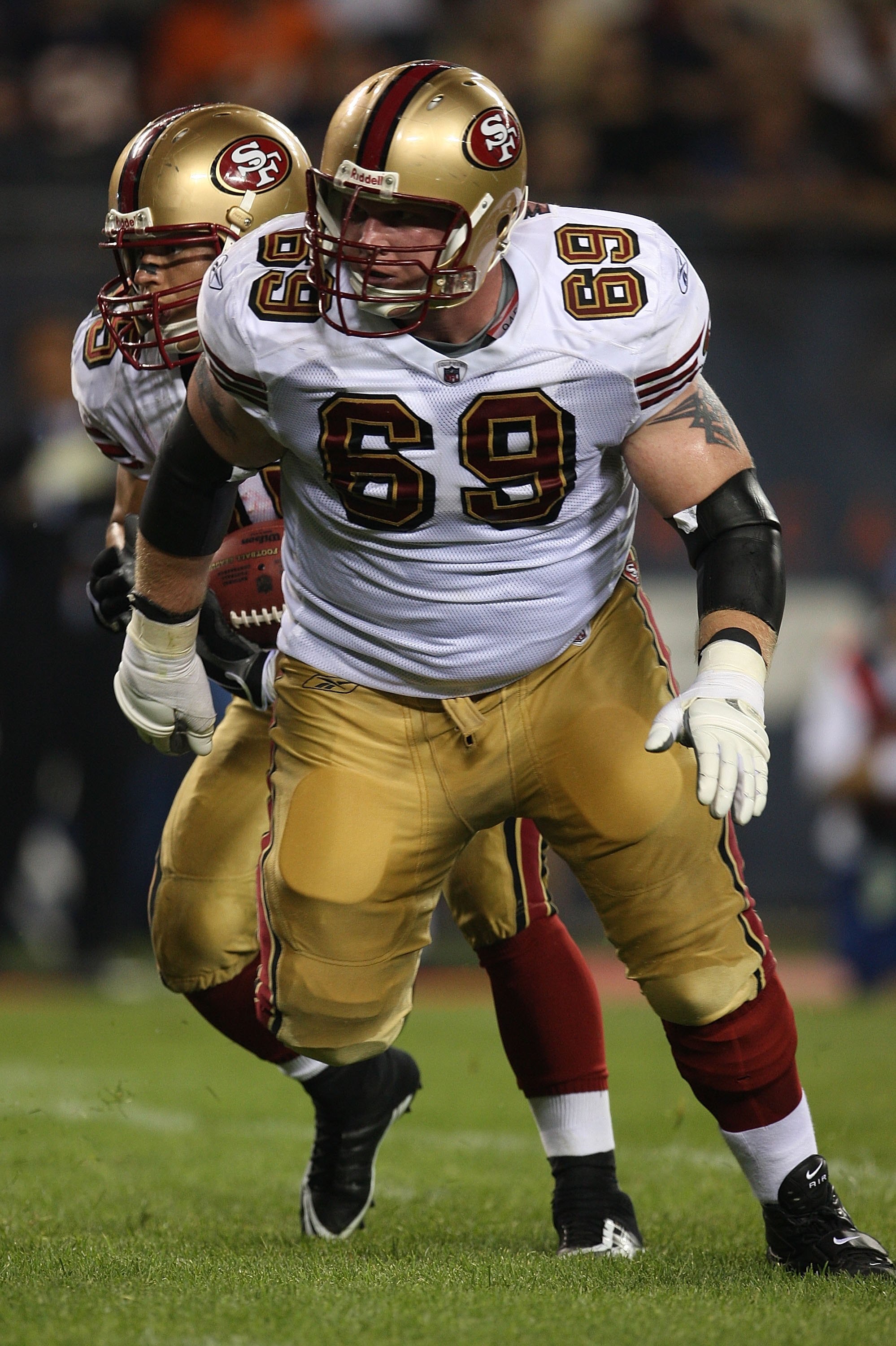 CHICAGO - AUGUST 21: Tony Wragge #69 of the San Francisco 49ers moves to make a block against the Chicago Bears on August 21, 2008 at Soldier Field in Chicago, Illinois. The 49ers defeated the Bears 37-30. (Photo by Jonathan Daniel/Getty Images)