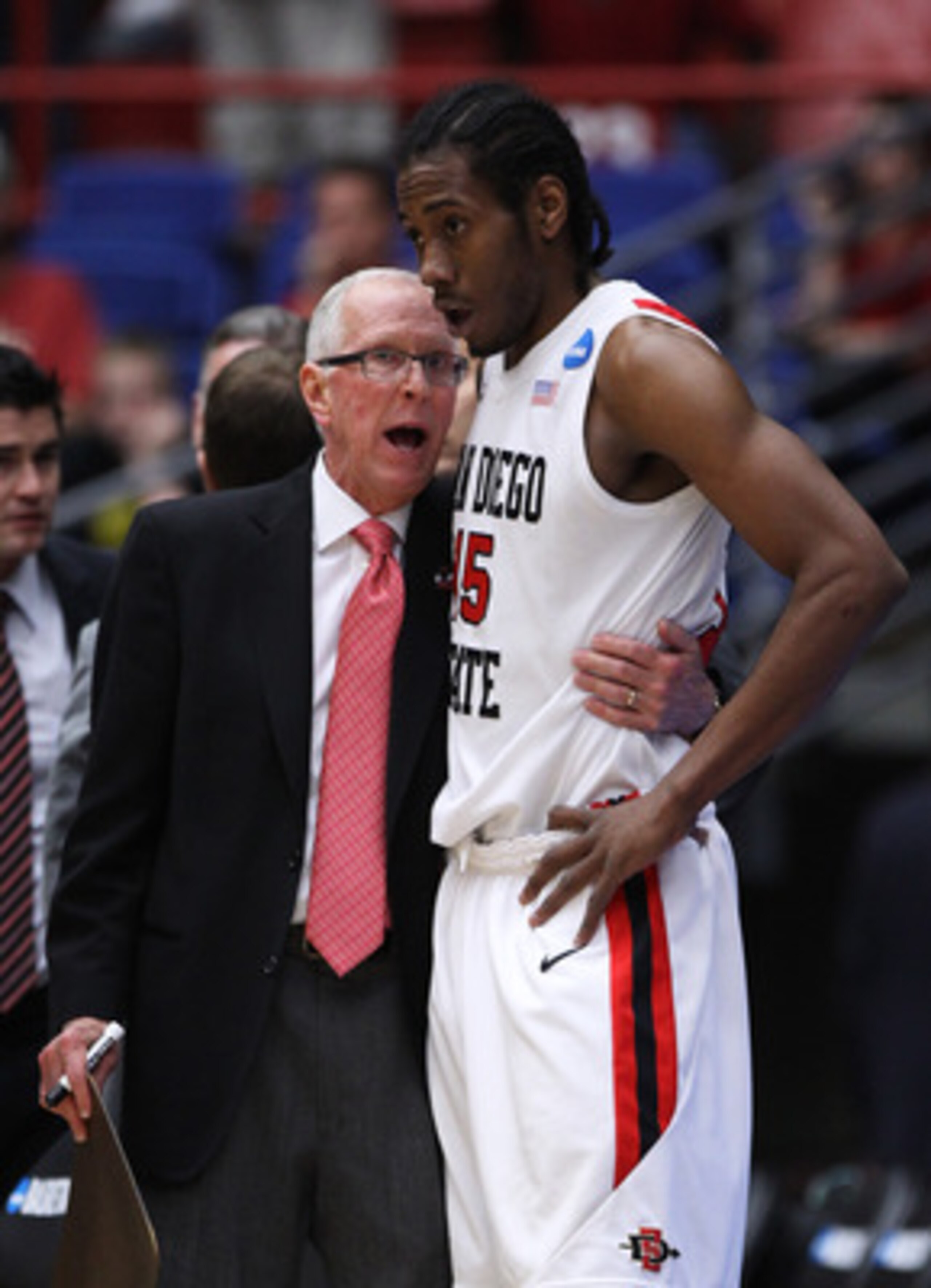 TUCSON, AZ - MARCH 19:  Head coach Steve Fisher talks to Kawhi Leonard #15 of the San Diego State Aztecs during their game against the Temple Owls the third round of the 2011 NCAA men's basketball tournament at McKale Center on March 19, 2011 in Tucson, A