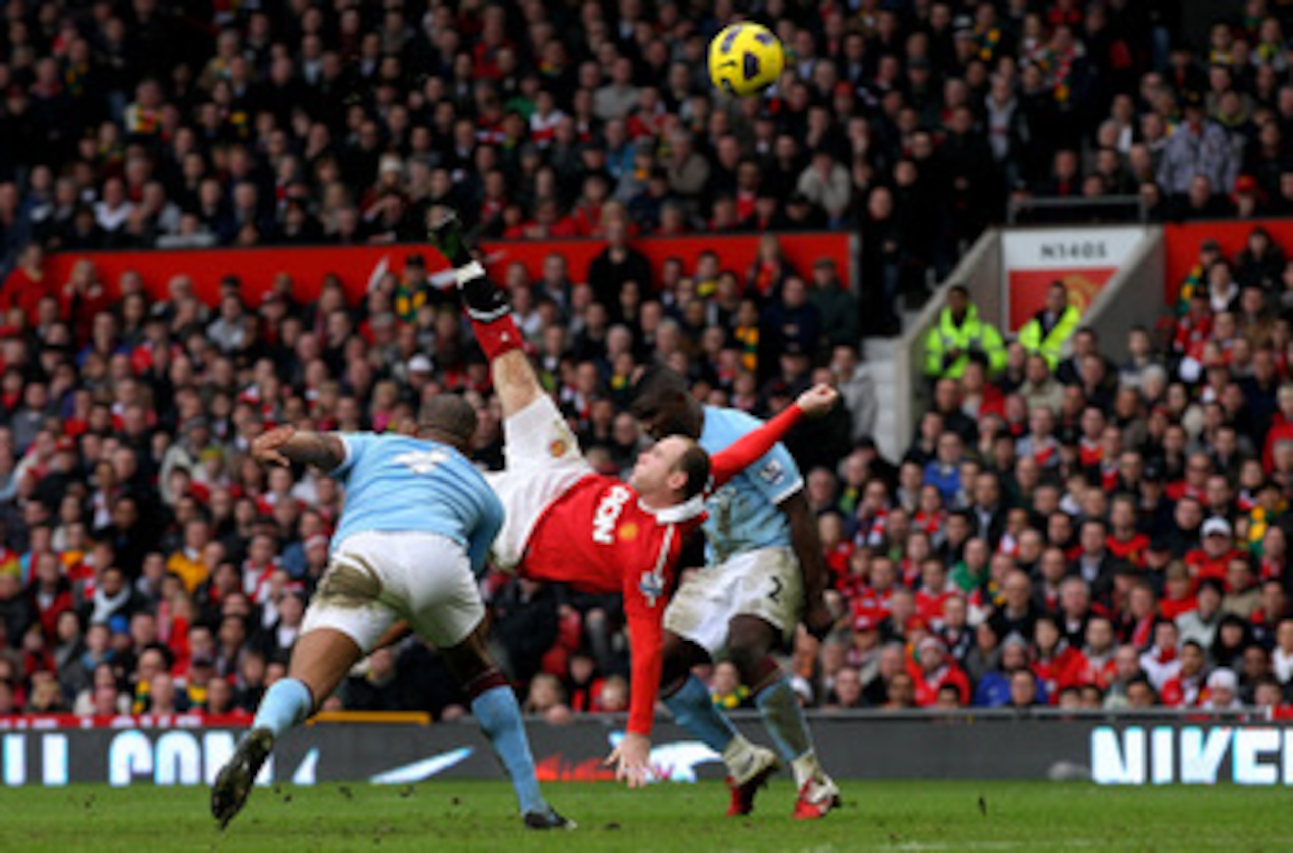 MANCHESTER, ENGLAND - FEBRUARY 12: Wayne Rooney of Manchester United scores a goal from an overhead kick during the Barclays Premier League match between Manchester United and Manchester City at Old Trafford on February 12, 2011 in Manchester, England. MANCHESTER, ENGLAND - FEBRUARY 12: Wayne Rooney of Manchester United scores a goal from an overhead kick during the Barclays Premier League match between Manchester United and Manchester City at Old Trafford on February 12, 2011 in Manchester, England.