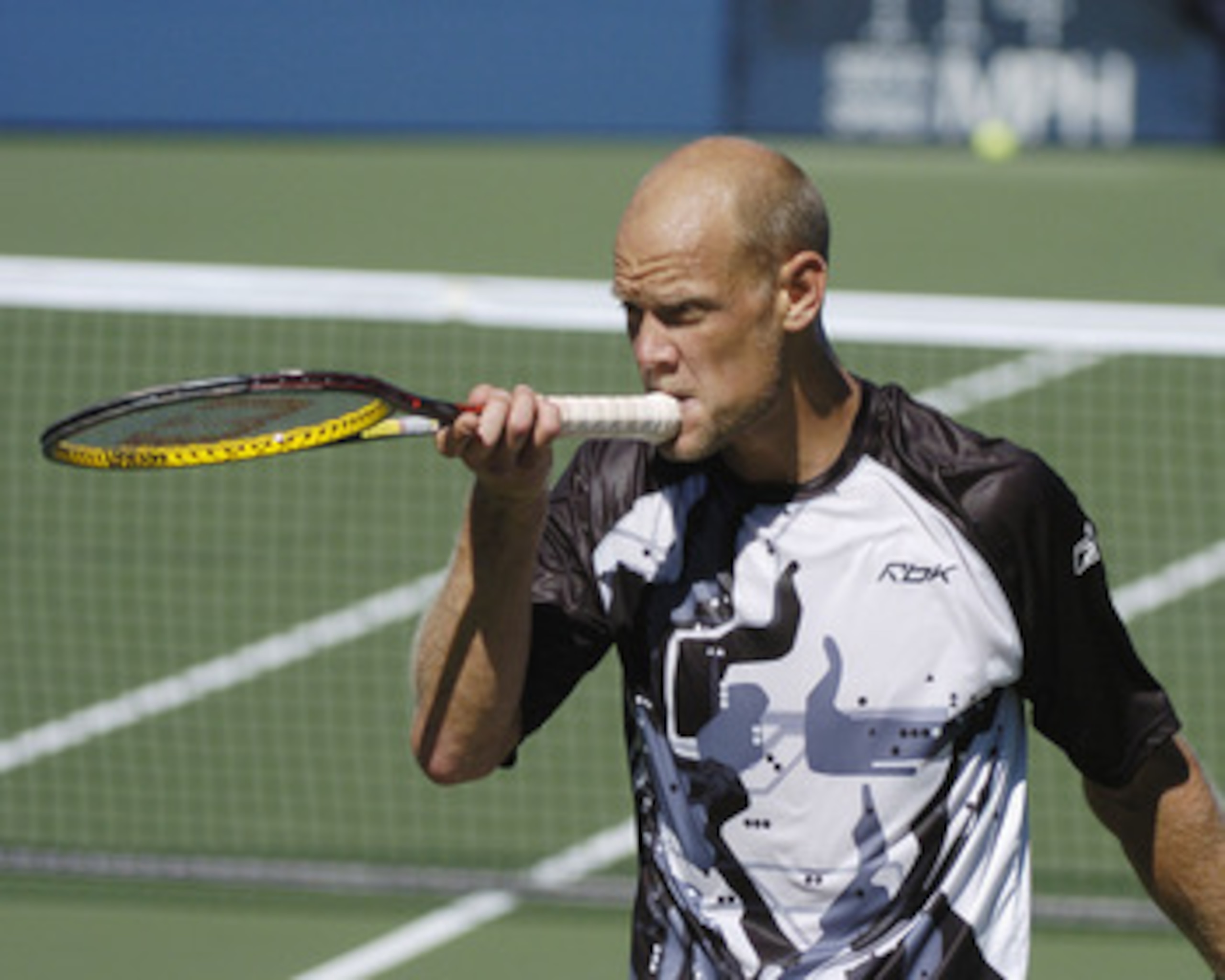 Murphy Jensen clowns around and competes in the men's masters doubles  September 10, 2004  at the 2004 US Open in New York. (Photo by A. Messerschmidt/Getty Images)