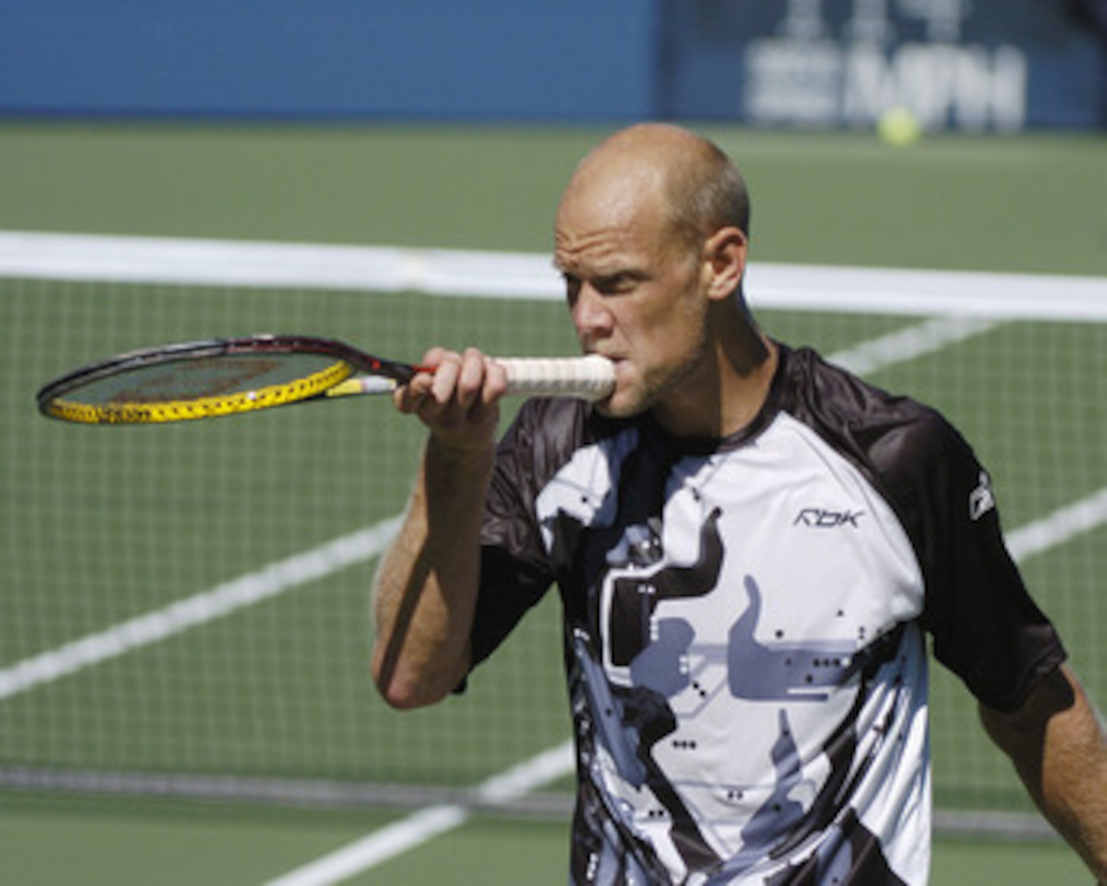 Murphy Jensen clowns around and competes in the men's masters doubles  September 10, 2004  at the 2004 US Open in New York. (Photo by A. Messerschmidt/Getty Images)