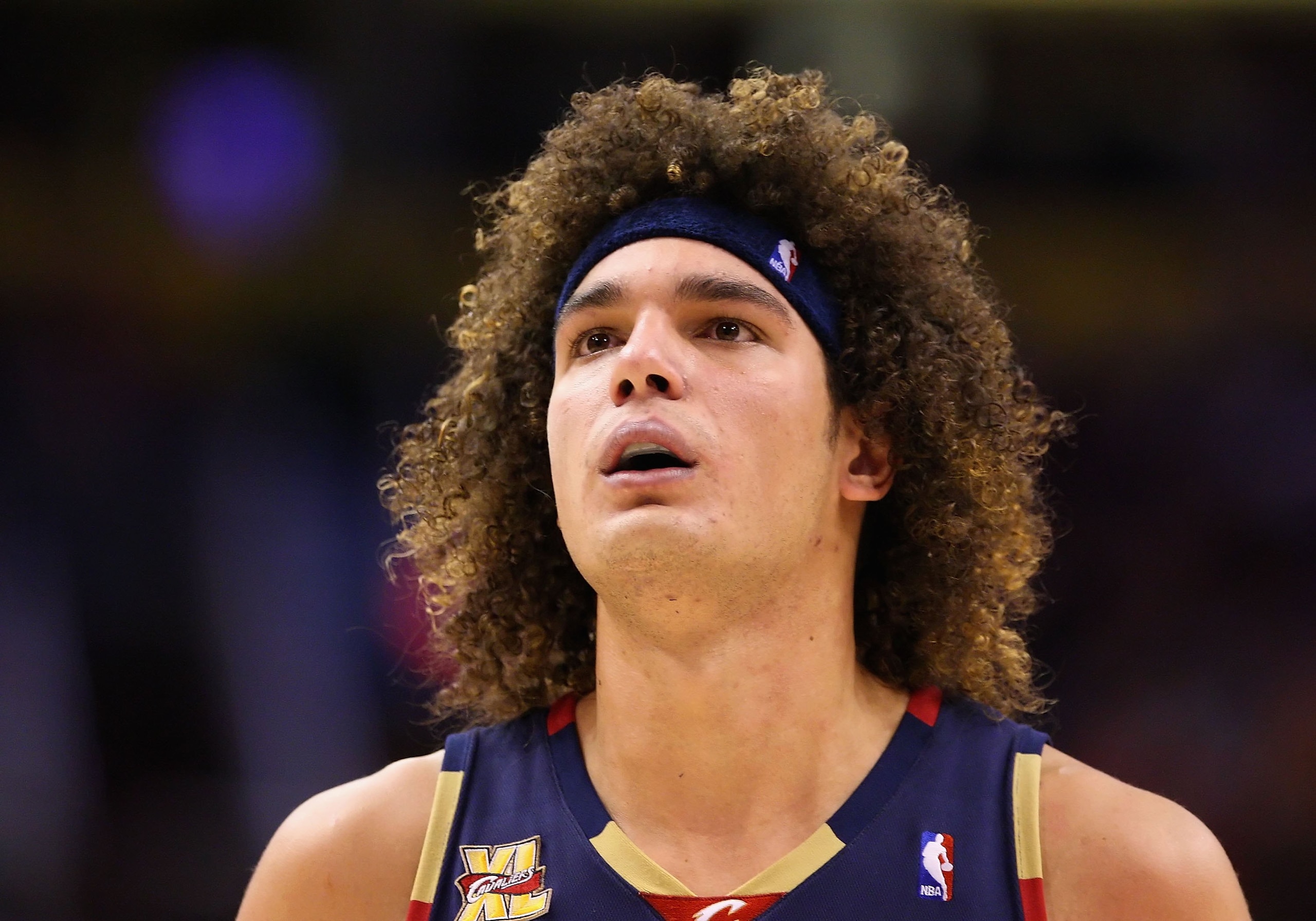 PHOENIX - DECEMBER 21:  Anderson Varejao #17 of the Cleveland Cavaliers during the NBA game against of the Phoenix Suns at US Airways Center on December 21, 2009 in Phoenix, Arizona. The Cavaliers defeated the Suns 109-91.  NOTE TO USER: User expressly ac