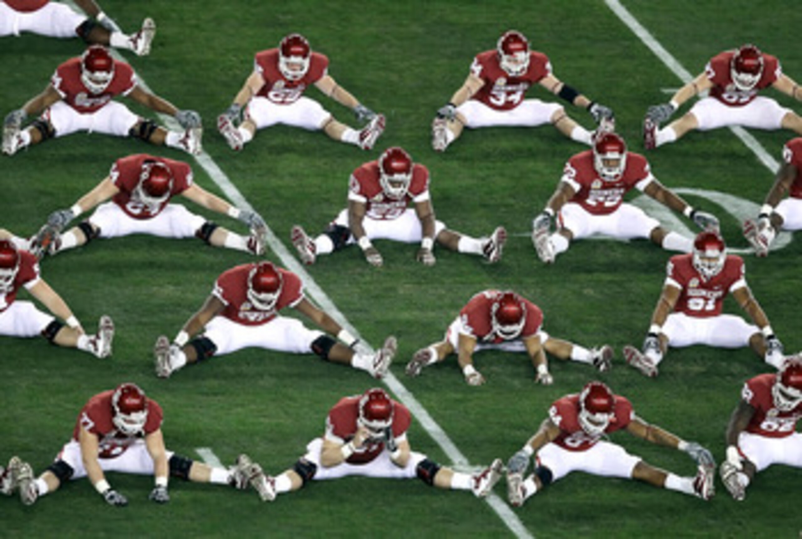 GLENDALE, AZ - JANUARY 01:  The Oklahoma Sooners warm up before the Tostitos Fiesta Bowl against the Connecticut Huskies at the Universtity of Phoenix Stadium on January 1, 2011 in Glendale, Arizona.  (Photo by Christian Petersen/Getty Images)
