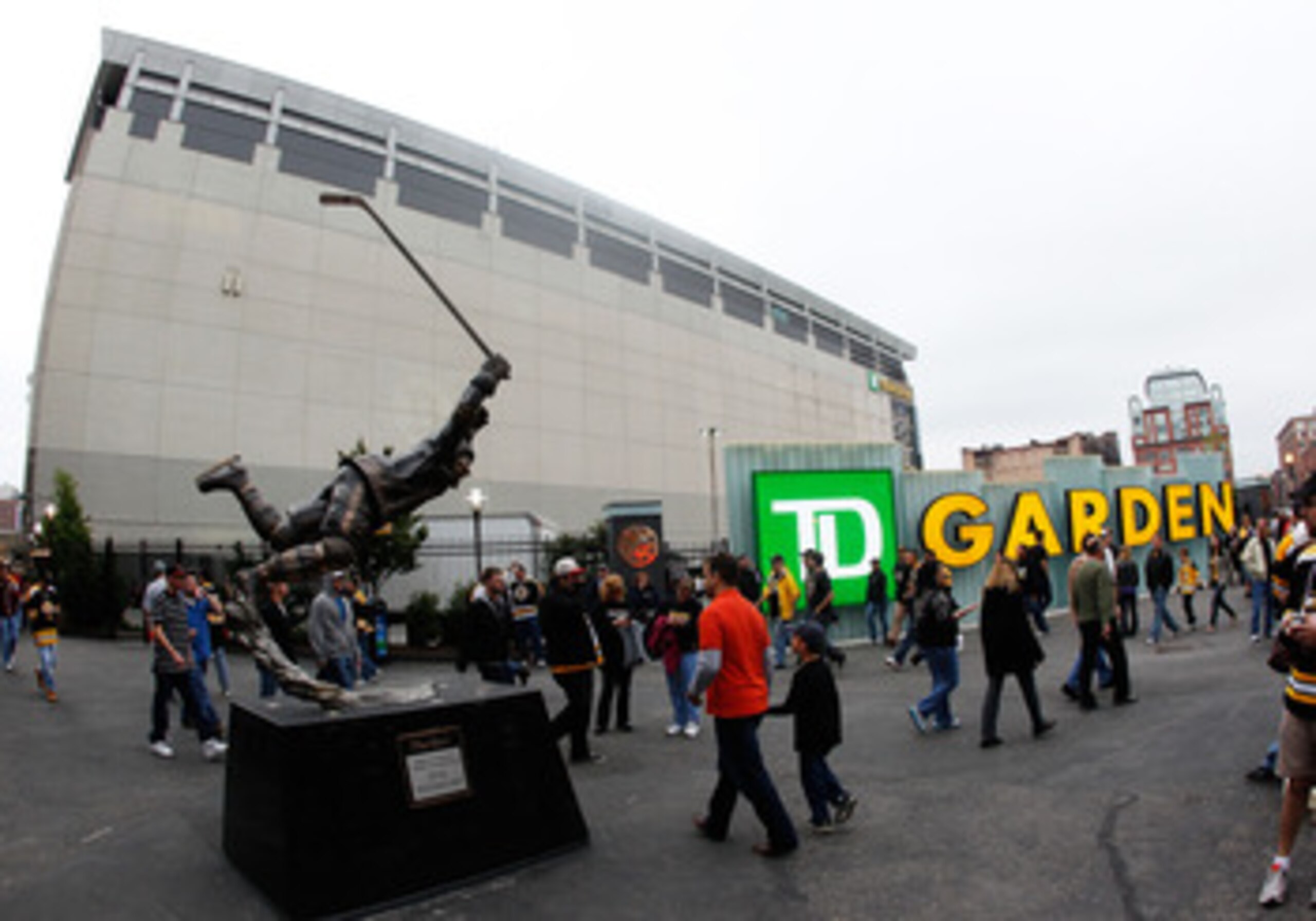 BOSTON, MA - MAY 14:  Fans of the Boston Bruins and Tampa Bay Lightning arrive for Game One of the Eastern Conference Finals during the 2011 NHL Stanley Cup Playoffs at TD Garden on May 14, 2011 in Boston, Massachusetts.  (Photo by Mike Stobe/Getty Images