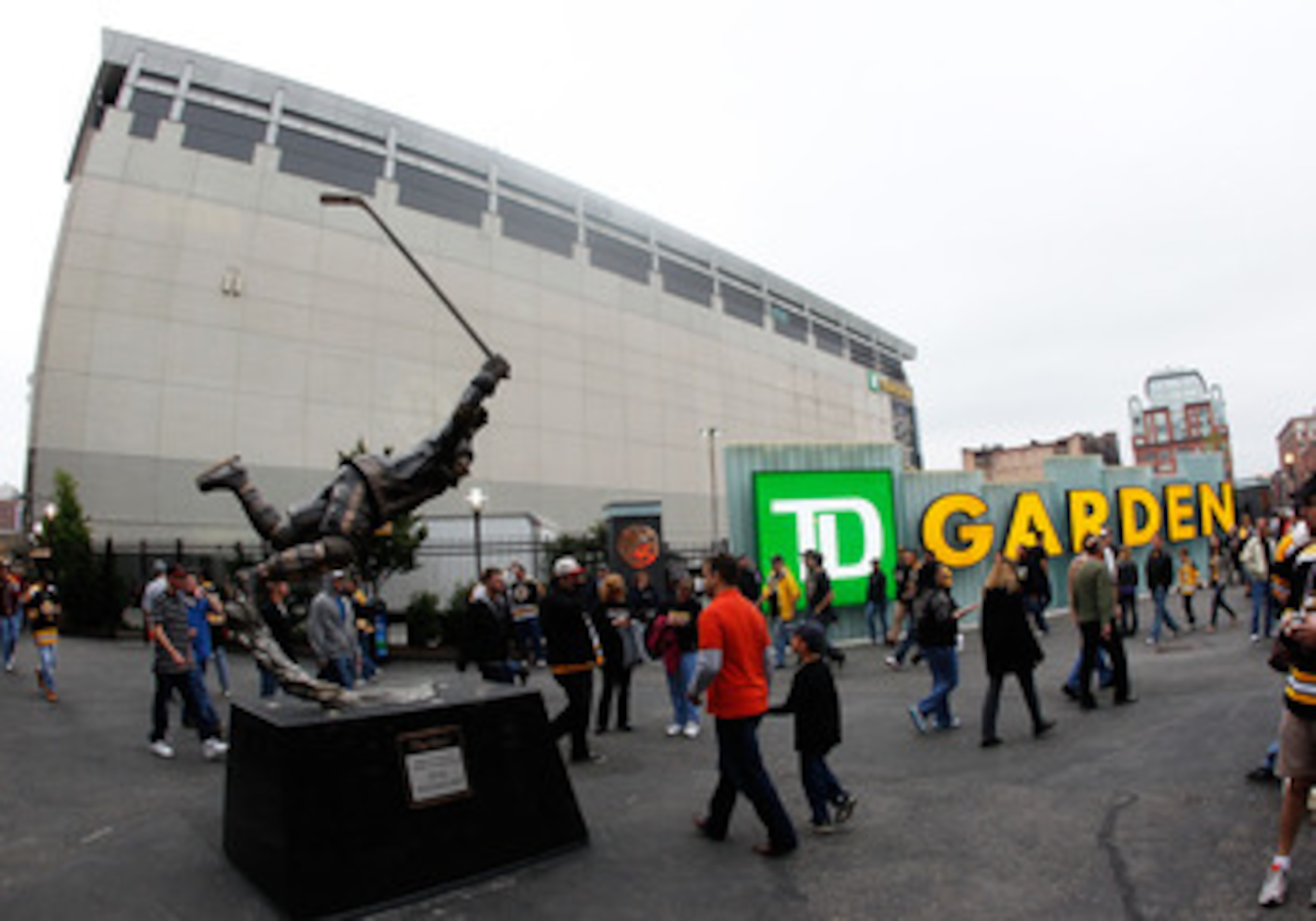 BOSTON, MA - MAY 14:  Fans of the Boston Bruins and Tampa Bay Lightning arrive for Game One of the Eastern Conference Finals during the 2011 NHL Stanley Cup Playoffs at TD Garden on May 14, 2011 in Boston, Massachusetts.  (Photo by Mike Stobe/Getty Images
