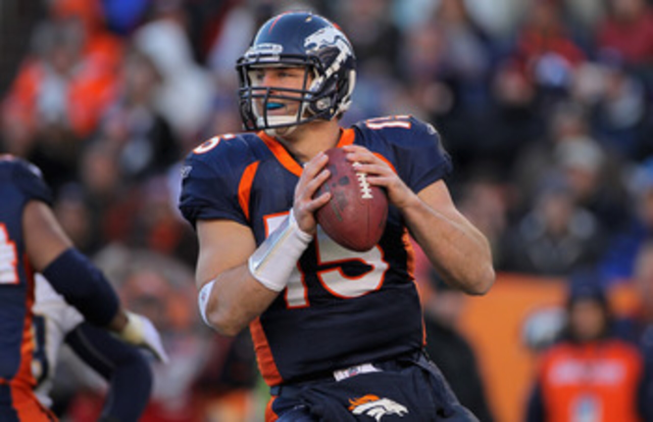 DENVER - JANUARY 02:  Quarterback Tim Tebow #15 of the Denver Broncos looks to deliver a pass against the San Diego Chargers at INVESCO Field at Mile High on January 2, 2011 in Denver, Colorado.  (Photo by Doug Pensinger/Getty Images)