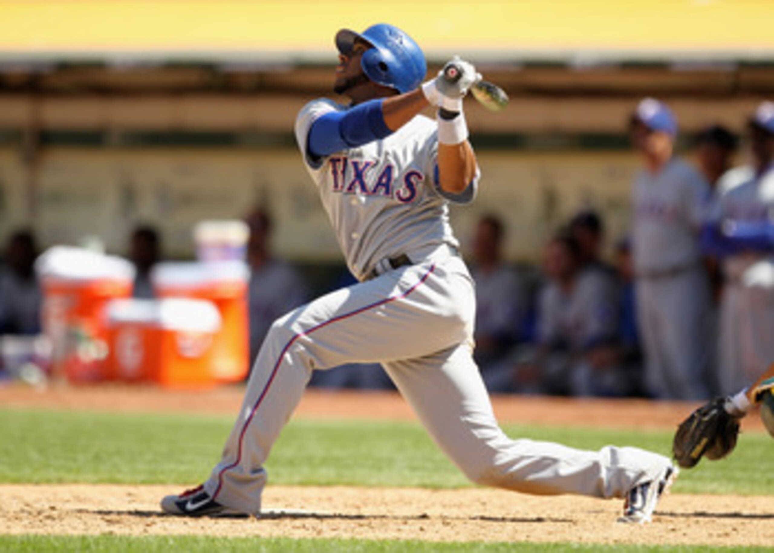 OAKLAND, CA - MAY 02:  Elvis Andrus #1 of the Texas Rangers in action against the Oakland Athletics at Oakland-Alameda County Coliseum on May 2, 2011 in Oakland, California.  (Photo by Ezra Shaw/Getty Images)