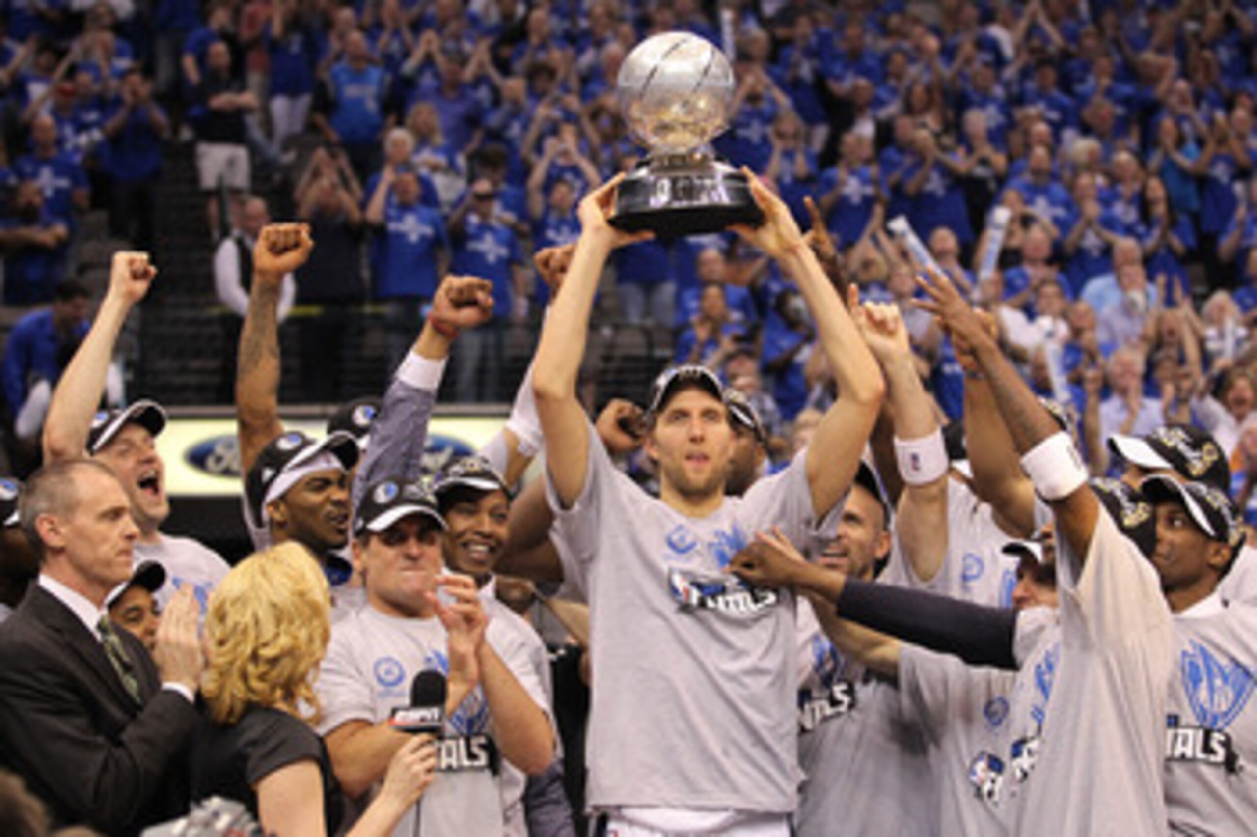 DALLAS, TX - MAY 25:  Dirk Nowitzki #41 and the Dallas Mavericks celebrate their 100-96 victory against the Oklahoma City Thunder in Game Five of the Western Conference Finals during the 2011 NBA Playoffs at American Airlines Center on May 25, 2011 in Dal