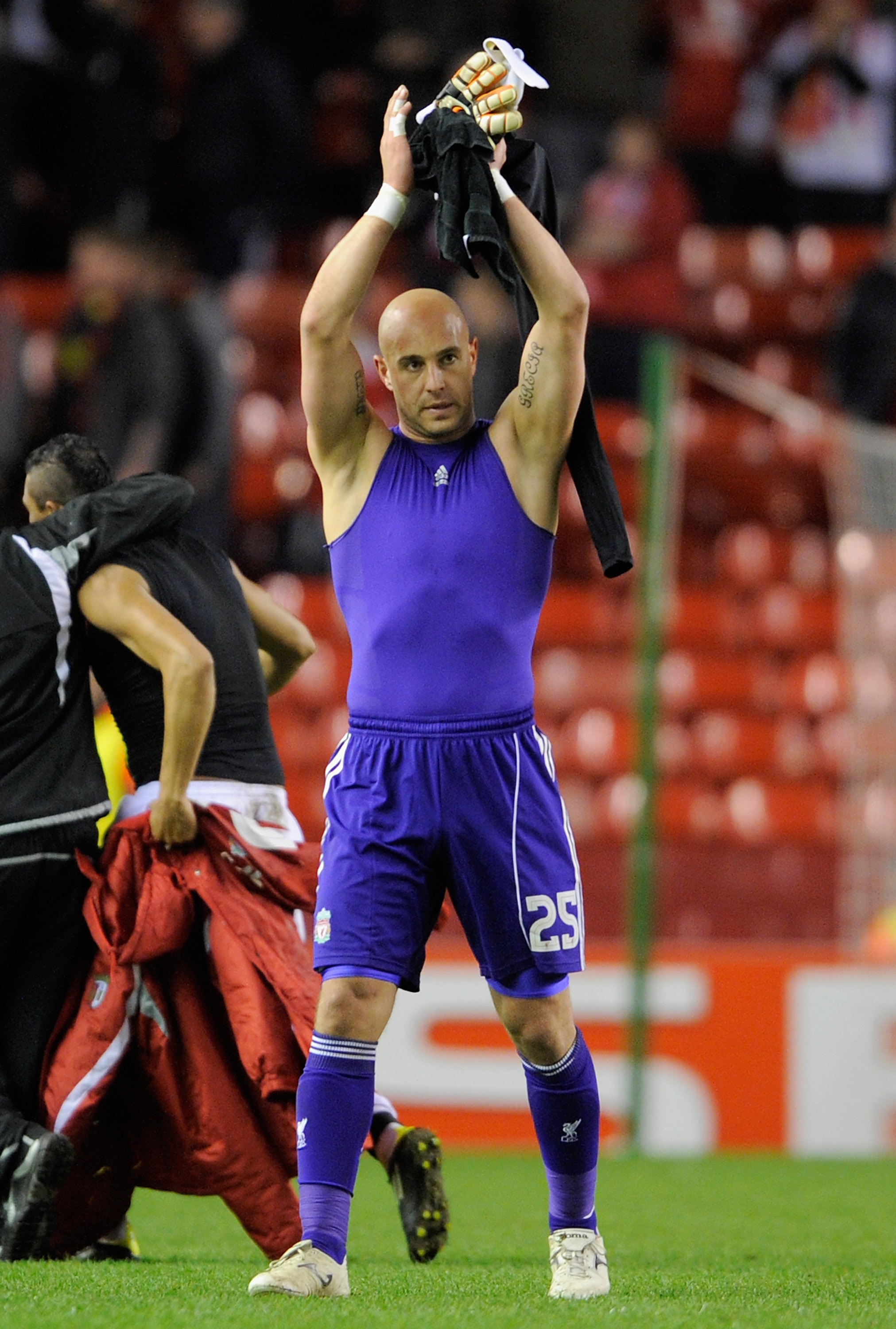 LIVERPOOL, ENGLAND - MARCH 17: Pepe Reina of Liverpool applauds the fans after defeat in the UEFA Europa League Round of 16 second leg match between Liverpool and SC Braga at Anfield on March 17, 2011 in Liverpool, England. (Photo by Michael Regan/Getty LIVERPOOL, ENGLAND - MARCH 17: Pepe Reina of Liverpool applauds the fans after defeat in the UEFA Europa League Round of 16 second leg match between Liverpool and SC Braga at Anfield on March 17, 2011 in Liverpool, England. (Photo by Michael Regan/Getty