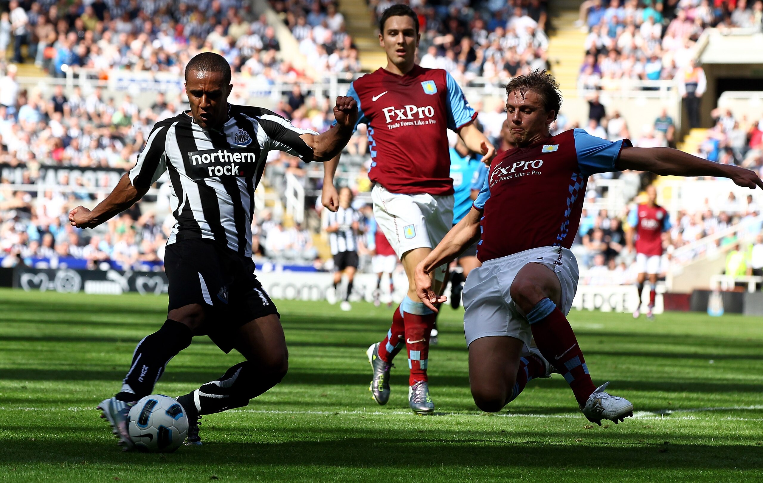 NEWCASTLE UPON TYNE, ENGLAND - AUGUST 22: Wayne Routledge of Newcastle United ín action with Stephen Warnock of Aston Villa during the Barclays Premier League match between Newcastle United and Aston Villa at St James' Park on August 22, 2010 in Newcastle