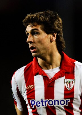 BARCELONA, SPAIN - FEBRUARY 20:  Fernando Llorente of Athletic Bilbao looks on during the La Liga match between FC Barcelona and Athletic Bilbao at Camp Nou on February 20, 2011 in Barcelona, Spain. Barcelona won 2-1.  (Photo by David Ramos/Getty Images)