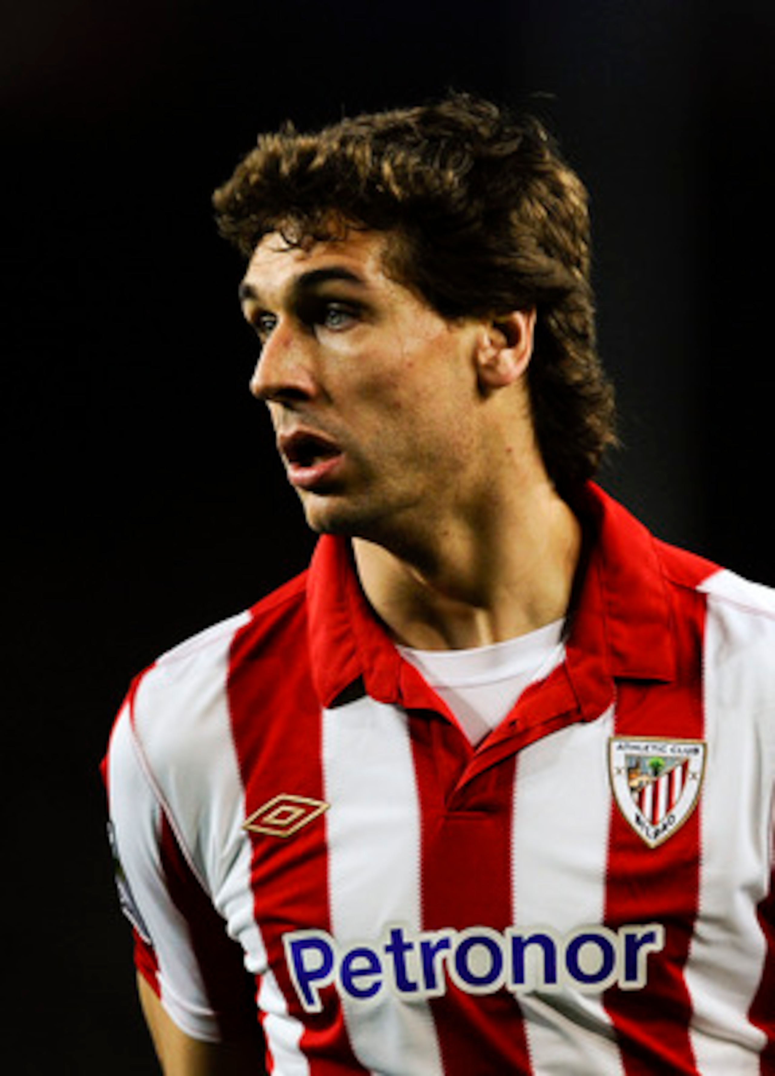 BARCELONA, SPAIN - FEBRUARY 20:  Fernando Llorente of Athletic Bilbao looks on during the La Liga match between FC Barcelona and Athletic Bilbao at Camp Nou on February 20, 2011 in Barcelona, Spain. Barcelona won 2-1.  (Photo by David Ramos/Getty Images)
