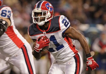 MINNEAPOLIS, MN - DECEMBER 05:  C.J. Spiller #21 of the Buffalo Bills rushes against the Minnesota Vikings at the Mall of America Field at the Hubert H. Humphrey Metrodome on December 5, 2010 in Minneapolis, Minnesota.  (Photo by Nick Laham/Getty Images)