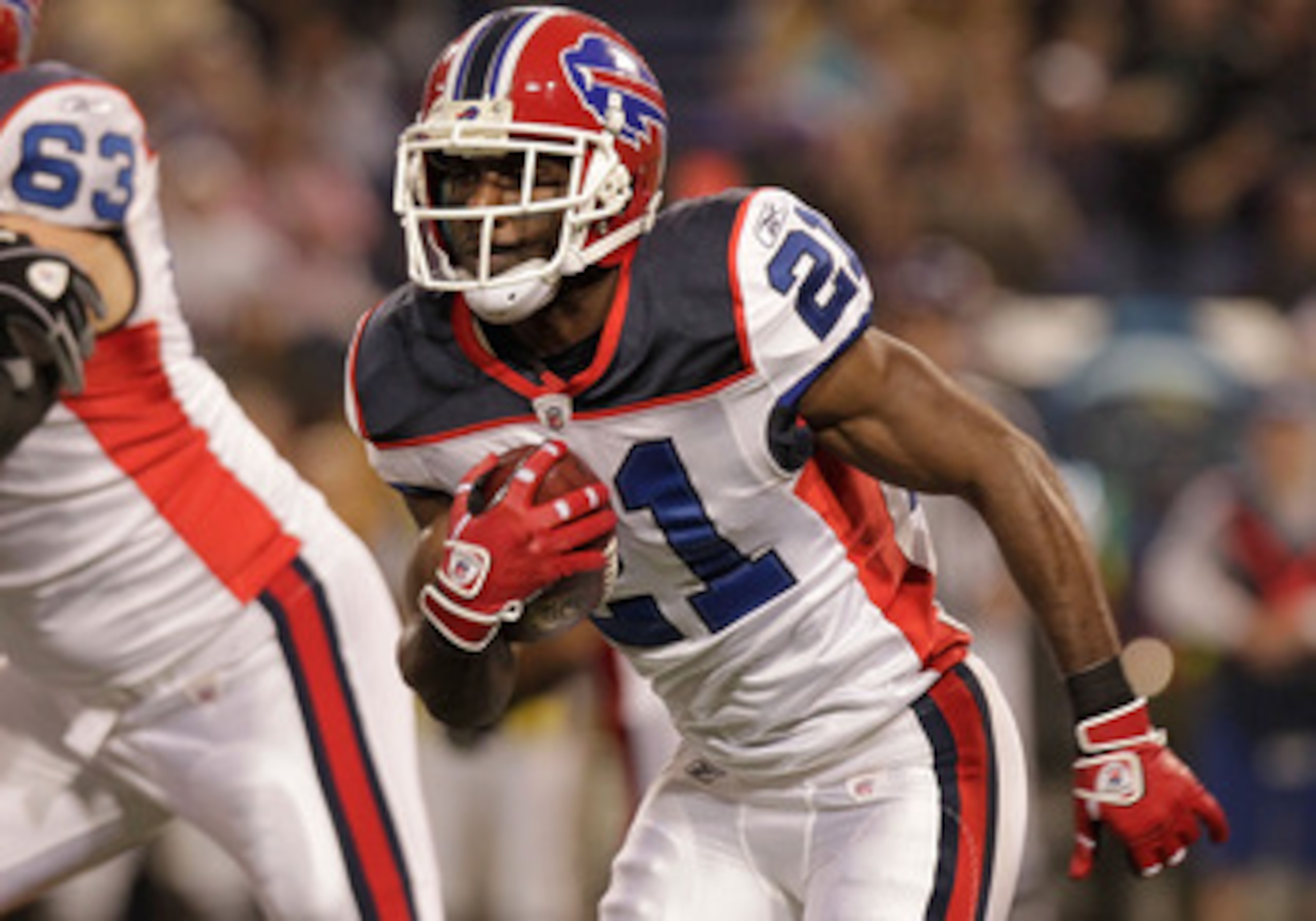 MINNEAPOLIS, MN - DECEMBER 05:  C.J. Spiller #21 of the Buffalo Bills rushes against the Minnesota Vikings at the Mall of America Field at the Hubert H. Humphrey Metrodome on December 5, 2010 in Minneapolis, Minnesota.  (Photo by Nick Laham/Getty Images)