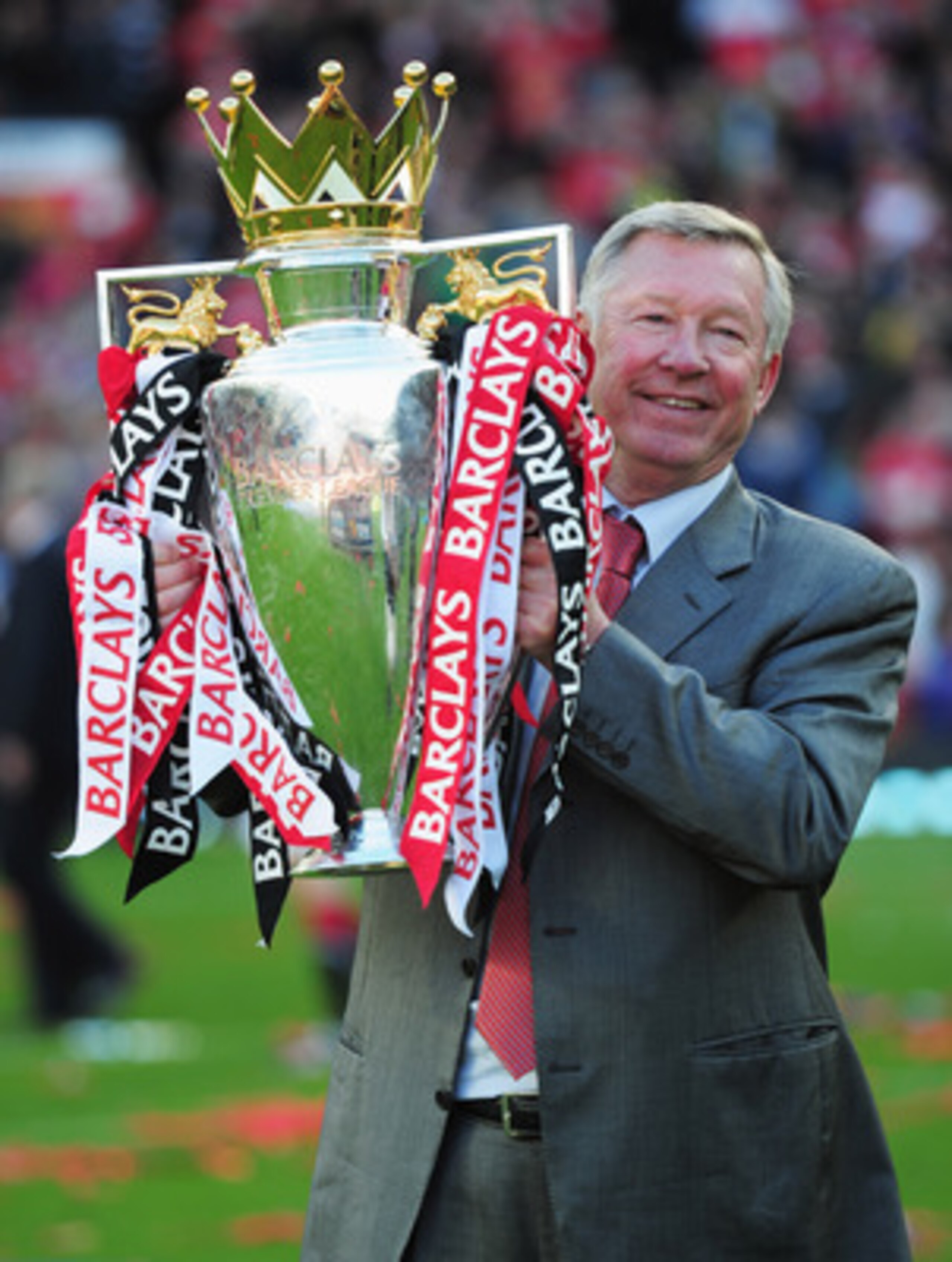 MANCHESTER, ENGLAND - MAY 22:  Sir Alex Ferguson manager of Manchester United lifts the Premier League trophy after the Barclays Premier League match between Manchester United and Blackpool at Old Trafford on May 22, 2011 in Manchester, England. Mancheste