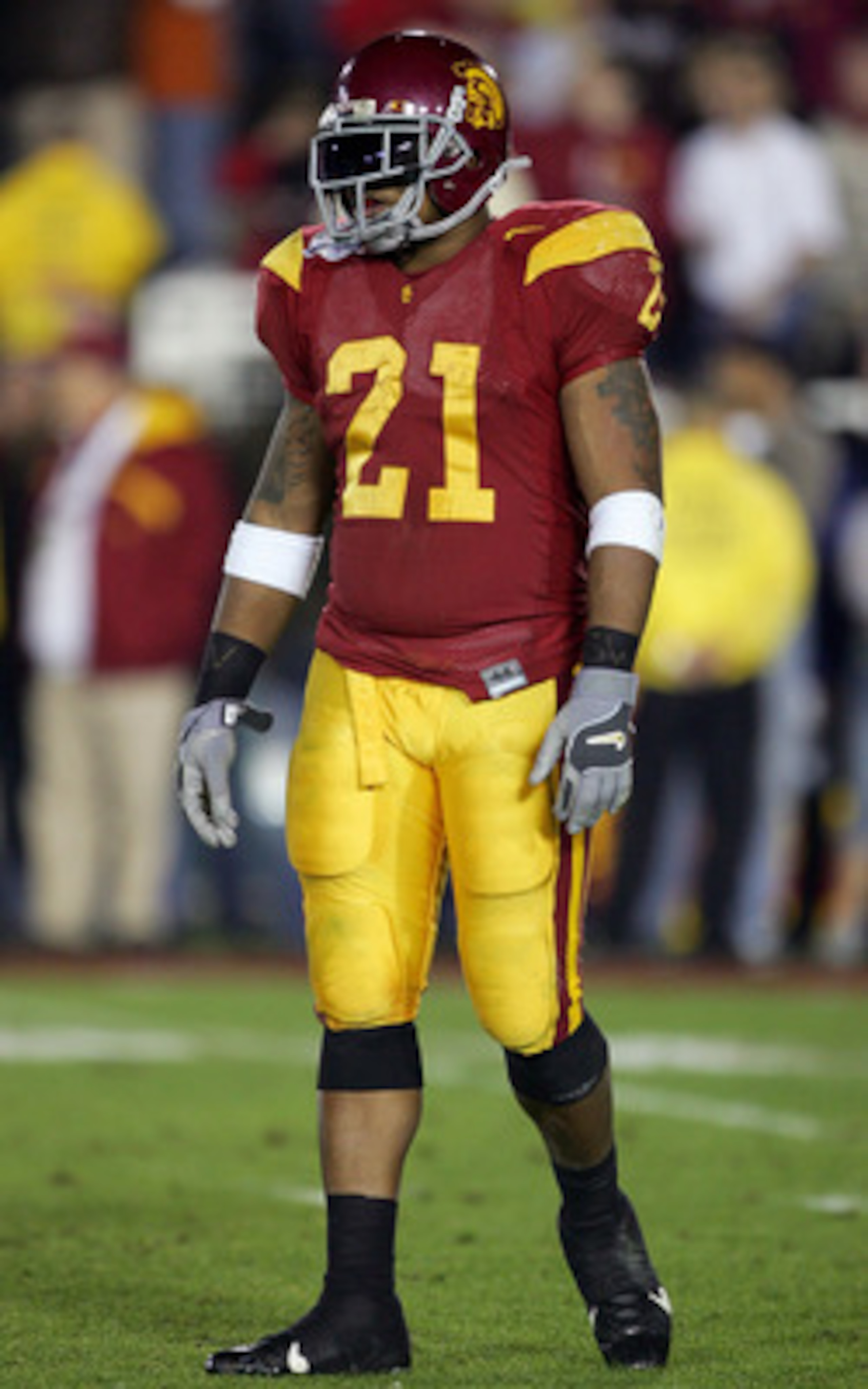 PASADENA, CA - JANUARY 04:  LenDale White #21 of the USC Trojans stands on the field during the BCS National Championship Rose Bowl Game against the Texas Longhorns at the Rose Bowl on January 4, 2006 in Pasadena, California.  Texas defeated USC 41-38.  (