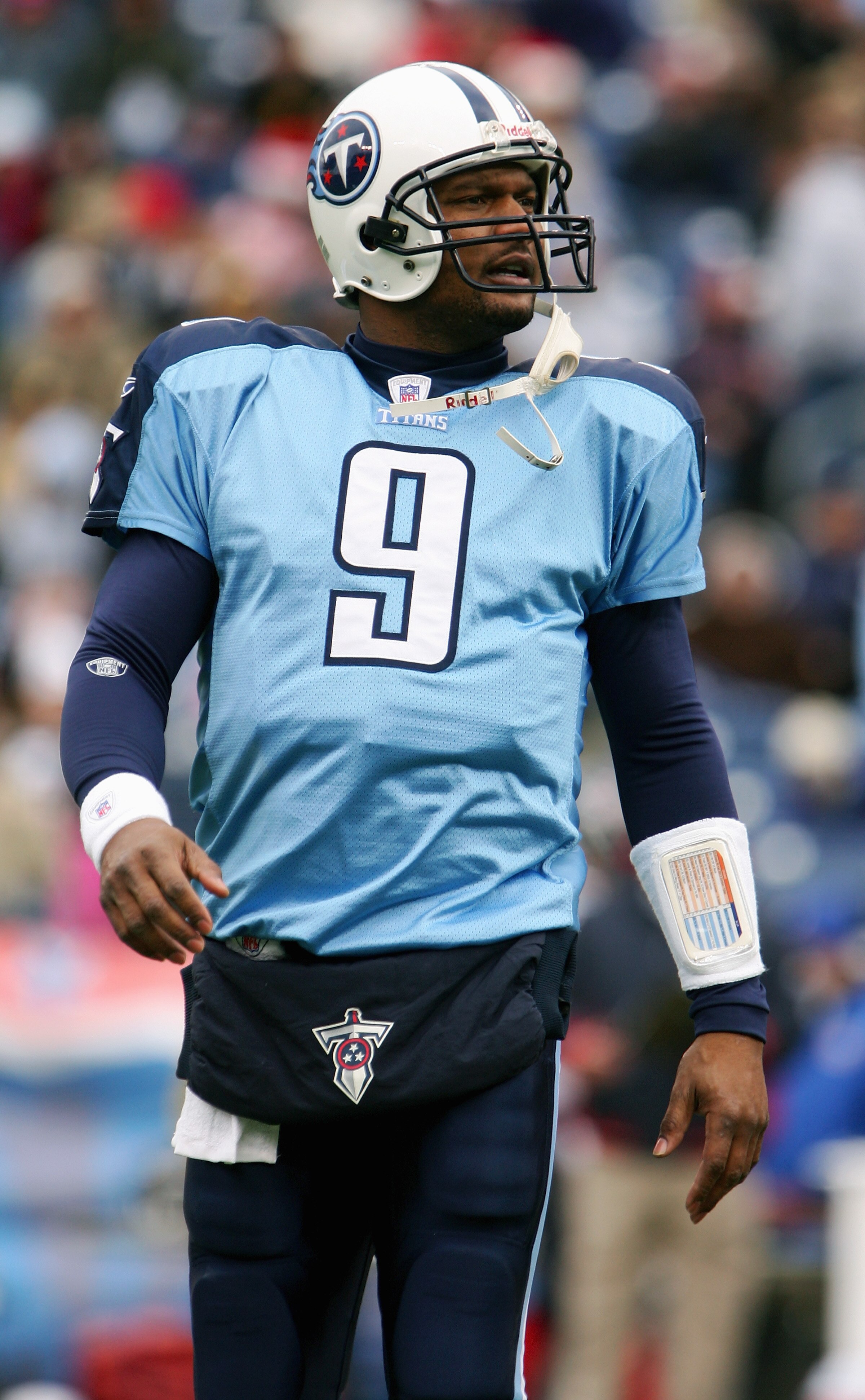 NASHVILLE, TN - DECEMBER 11:  Steve McNair #9 of the Tennessee Titans stands on the field during the game with the Houston Texans on December 11, 2005 at the Coliseum in Nashville, Tennessee. The Titans won 13-10. (Photo by Scott Halleran/Getty Images)