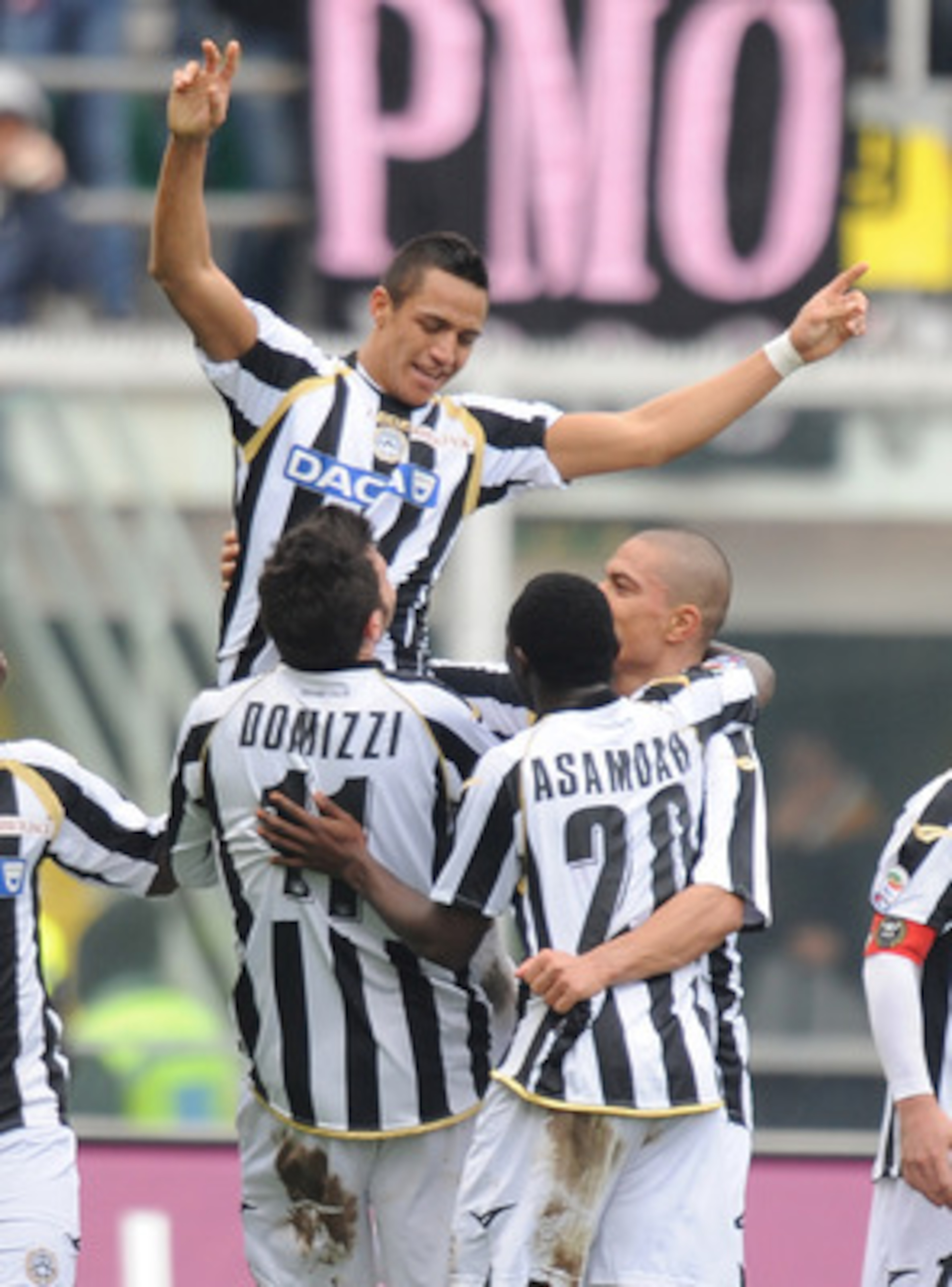 PALERMO, ITALY - FEBRUARY 27:  Alexis Sanchez (Top) of Udinese celebrates with team-mates after scoring his team's fifth goal during the Serie A match between US Citta di Palermo and Udinese Calcio at Stadio Renzo Barbera on February 27, 2011 in Palermo, 