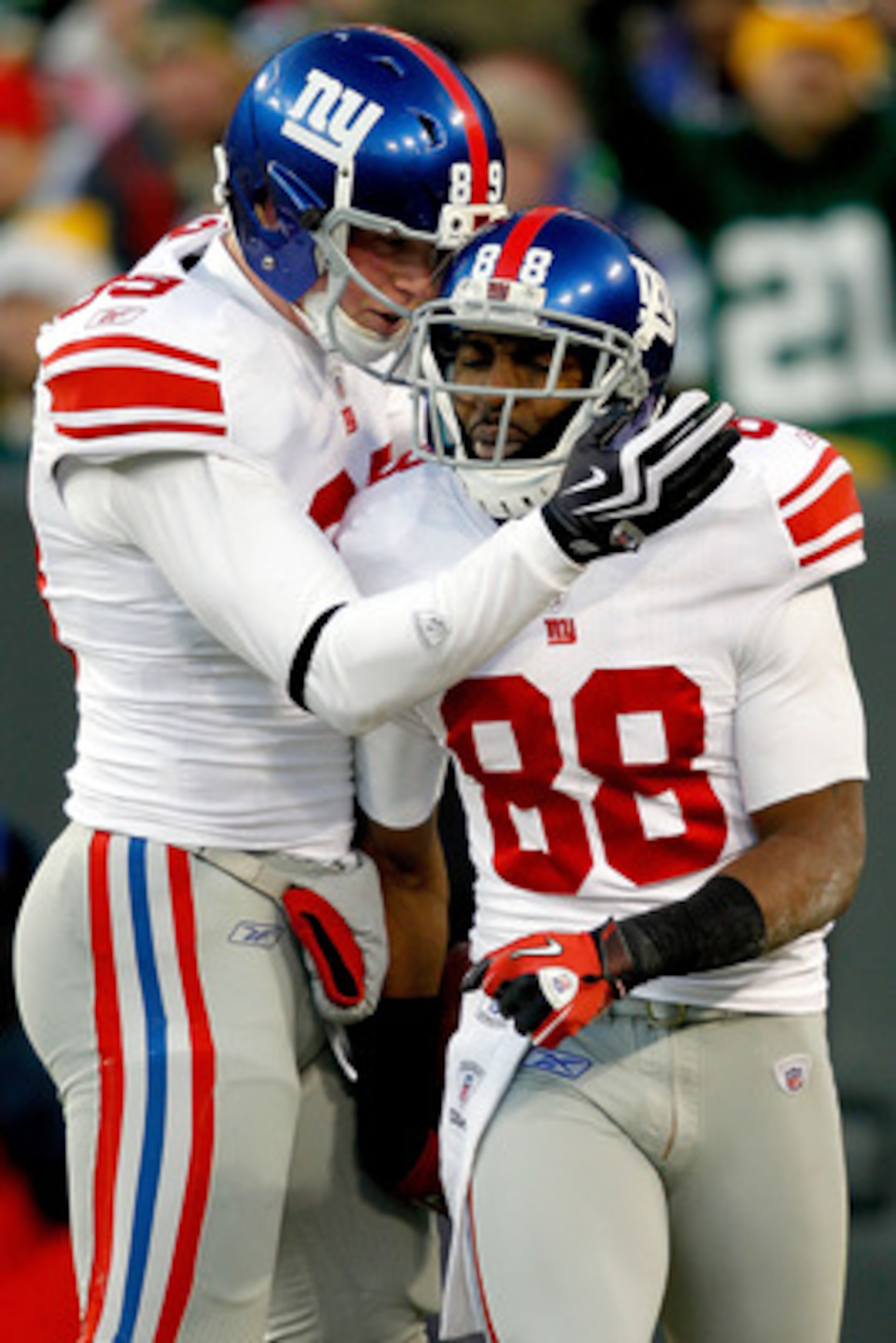 GREEN BAY, WI - DECEMBER 26:  Hakeem Nicks #88 of the New York Giants is congratulated by Kevin Boss #89 after scoring a touchdown against the Green Bay Packers at Lambeau Field on December 26, 2010 in Green Bay, Wisconsin.  (Photo by Matthew Stockman/Get