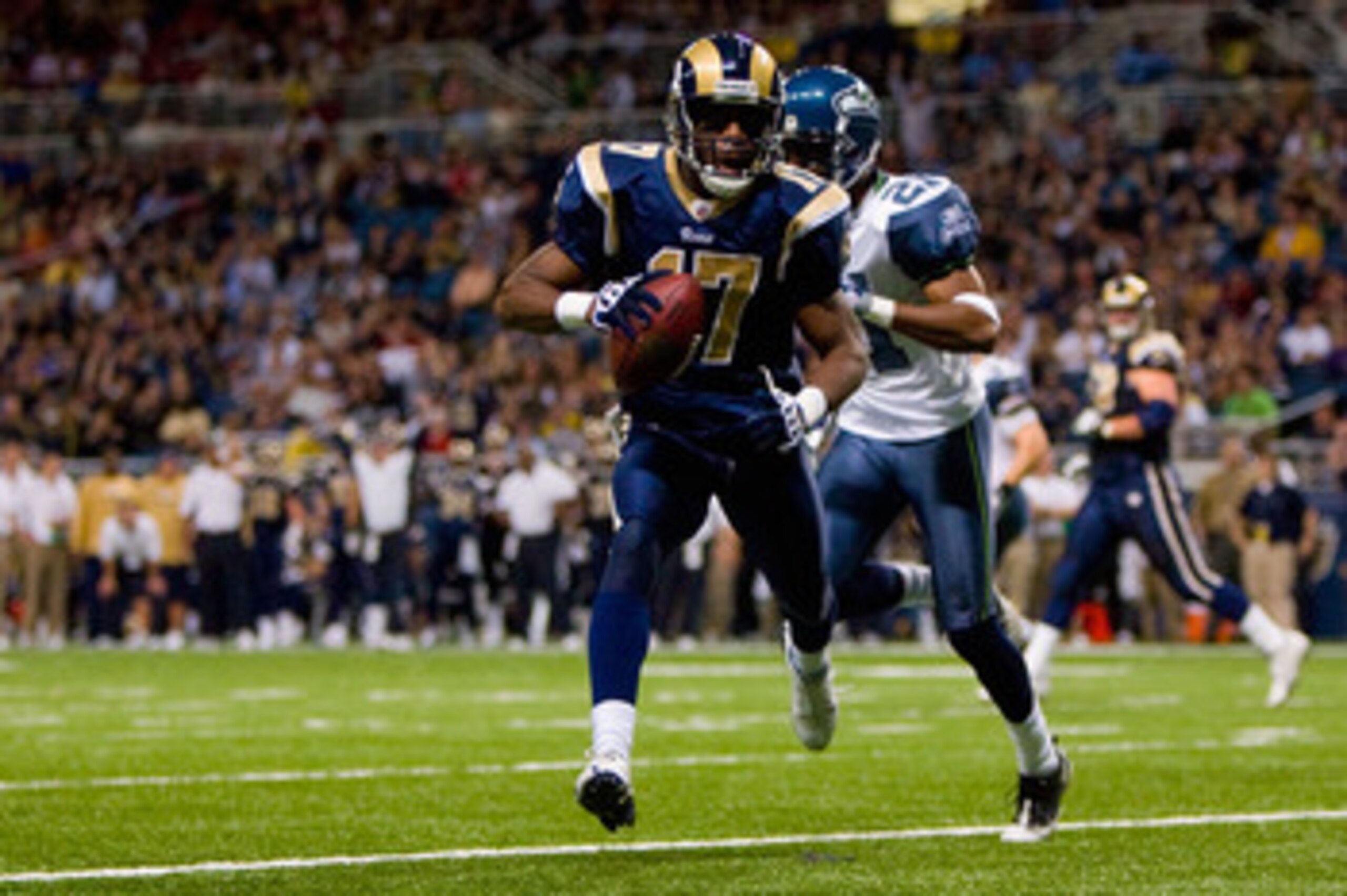 ST. LOUIS - NOVEMBER 29:  Donnie Avery #17 of the St. Louis Rams scores a touchdown against the Seattle Seahawks at the Edward Jones Dome on November 29, 2009 in St. Louis, Missouri.  (Photo by Dilip Vishwanat/Getty Images)