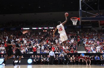 TUCSON, AZ - MARCH 19:  Kawhi Leonard #15 of the San Diego State Aztecs dunks against the Temple Owls during the third round of the 2011 NCAA men's basketball tournament at McKale Center on March 19, 2011 in Tucson, Arizona.  (Photo by Christian Petersen/