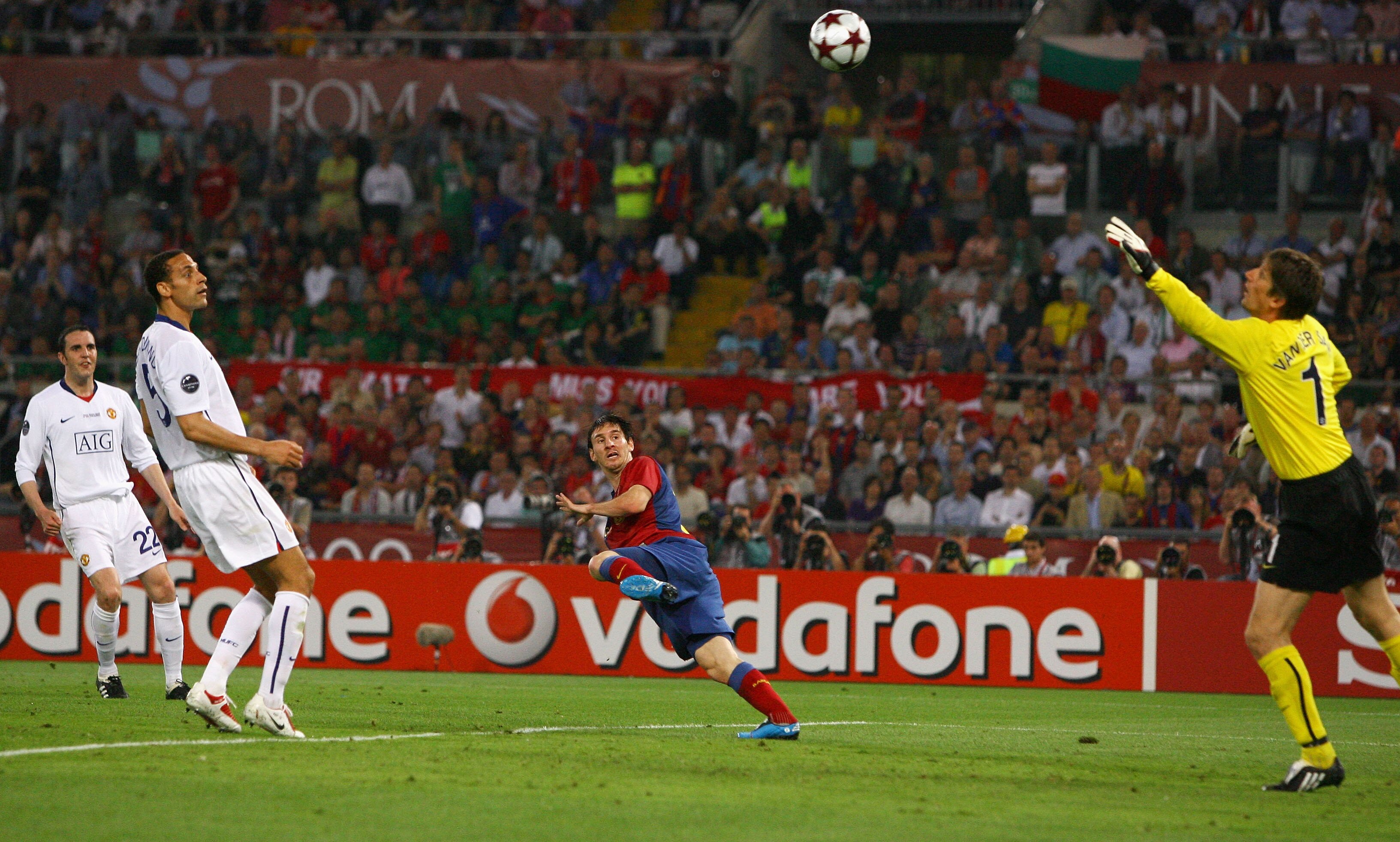 ROME - MAY 27:  Lionel Messi of Barcelona scores the second goal for Barcelona during the UEFA Champions League Final match between Barcelona and Manchester United at the Stadio Olimpico on May 27, 2009 in Rome, Italy. Barcelona won 2-0. (Photo by Laurenc