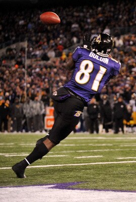 BALTIMORE, MD - DECEMBER 05:  Wide receiver Anquan Boldin #81 of the Baltimore Ravens catches a pass to score a touchdown against the Pittsburgh Steelers during the first quarter of the game at M&T Bank Stadium on December 5, 2010 in Baltimore, Maryland. 