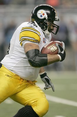 DETROIT - FEBRUARY 05:  Running back Jerome Bettis #36 of the Pittsburgh Steelers runs against the Seattle Seahawks in the second half of the Super Bowl XL at Ford Field on February 5, 2006 in Detroit, Michigan.  (Photo by Jonathan Daniel/Getty Images)
