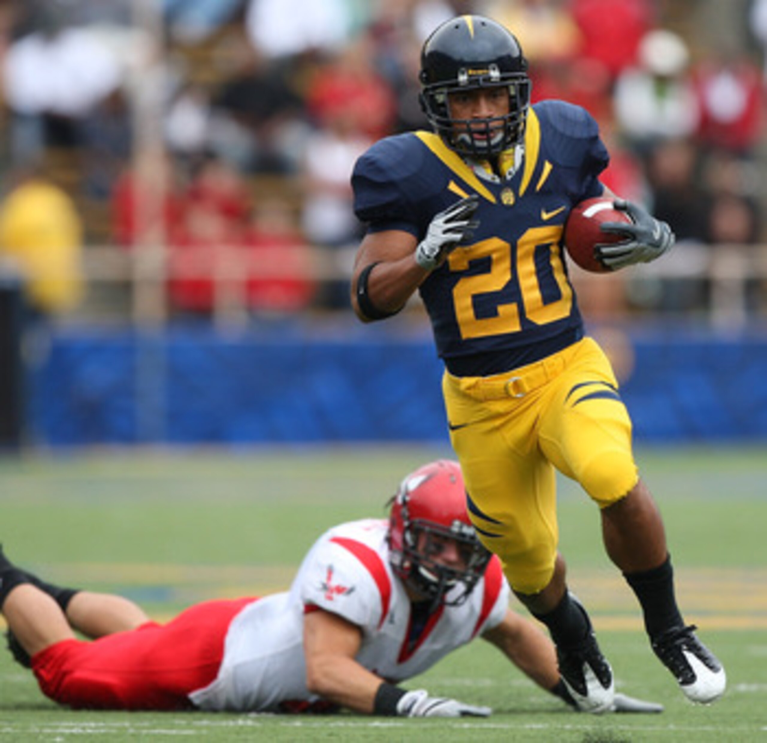 BERKELEY, CA - SEPTEMBER 12:  Isi Sofele #20 of the California Golden Bears runs against the Eastern Washington Eagles at Memorial Stadium on September 12, 2009 in Berkeley, California.  (Photo by Jed Jacobsohn/Getty Images)