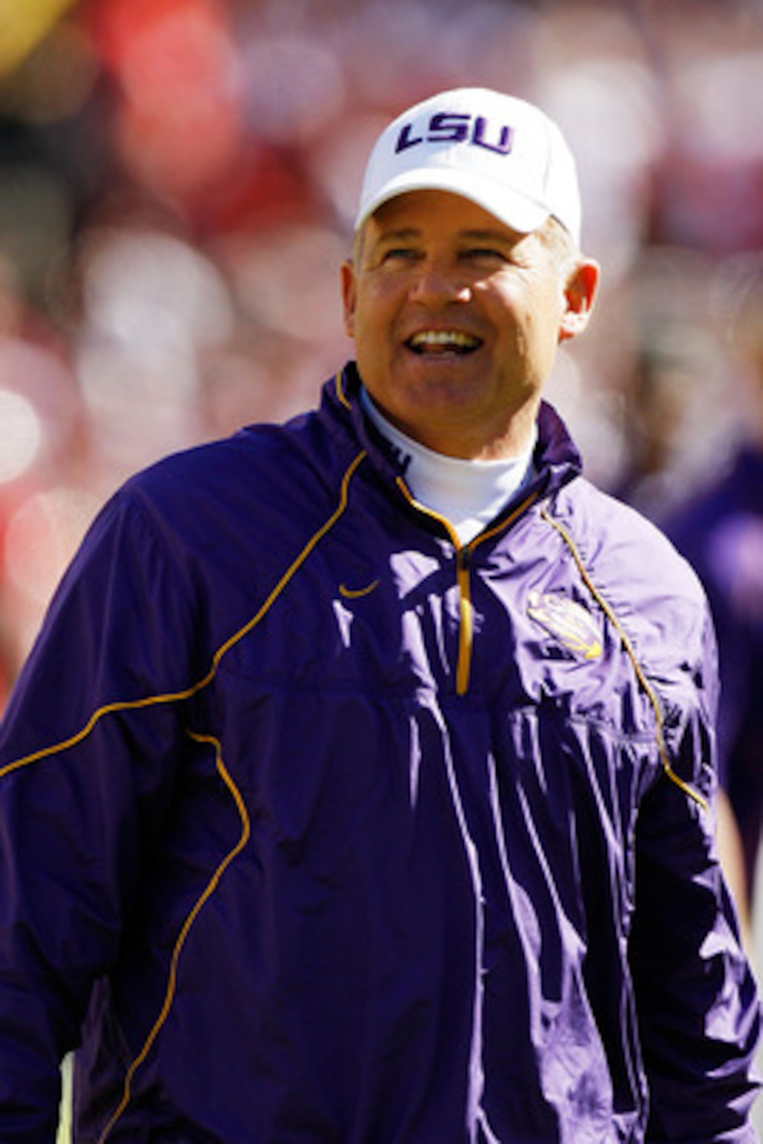 BATON ROUGE, LA - NOVEMBER 06:  Head coach Les Miles of the Louisiana State University Tigers watches pregame before playing the Alabama Crimson Tide  at Tiger Stadium on November 6, 2010 in Baton Rouge, Louisiana.  (Photo by Chris Graythen/Getty Images)