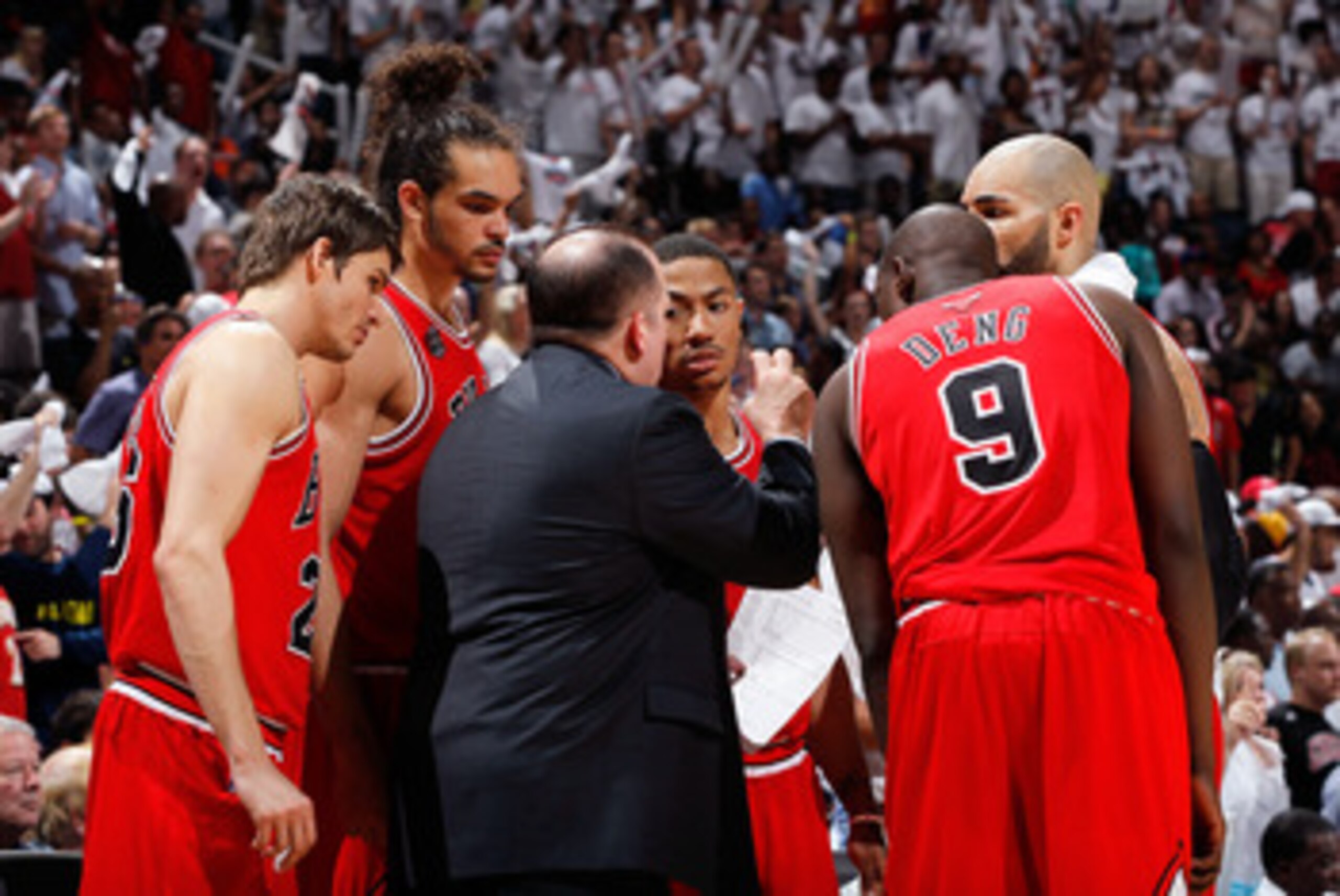 ATLANTA, GA - MAY 08:  Tom Thibodeau of the Chicago Bulls converses huddles with Kyle Korver #26, Joakim Noah #13, Derrick Rose #1, Carlos Boozer #5 and Luol Deng #9 against the Atlanta Hawks in Game Four of the Eastern Conference Semifinals in the 2011 N