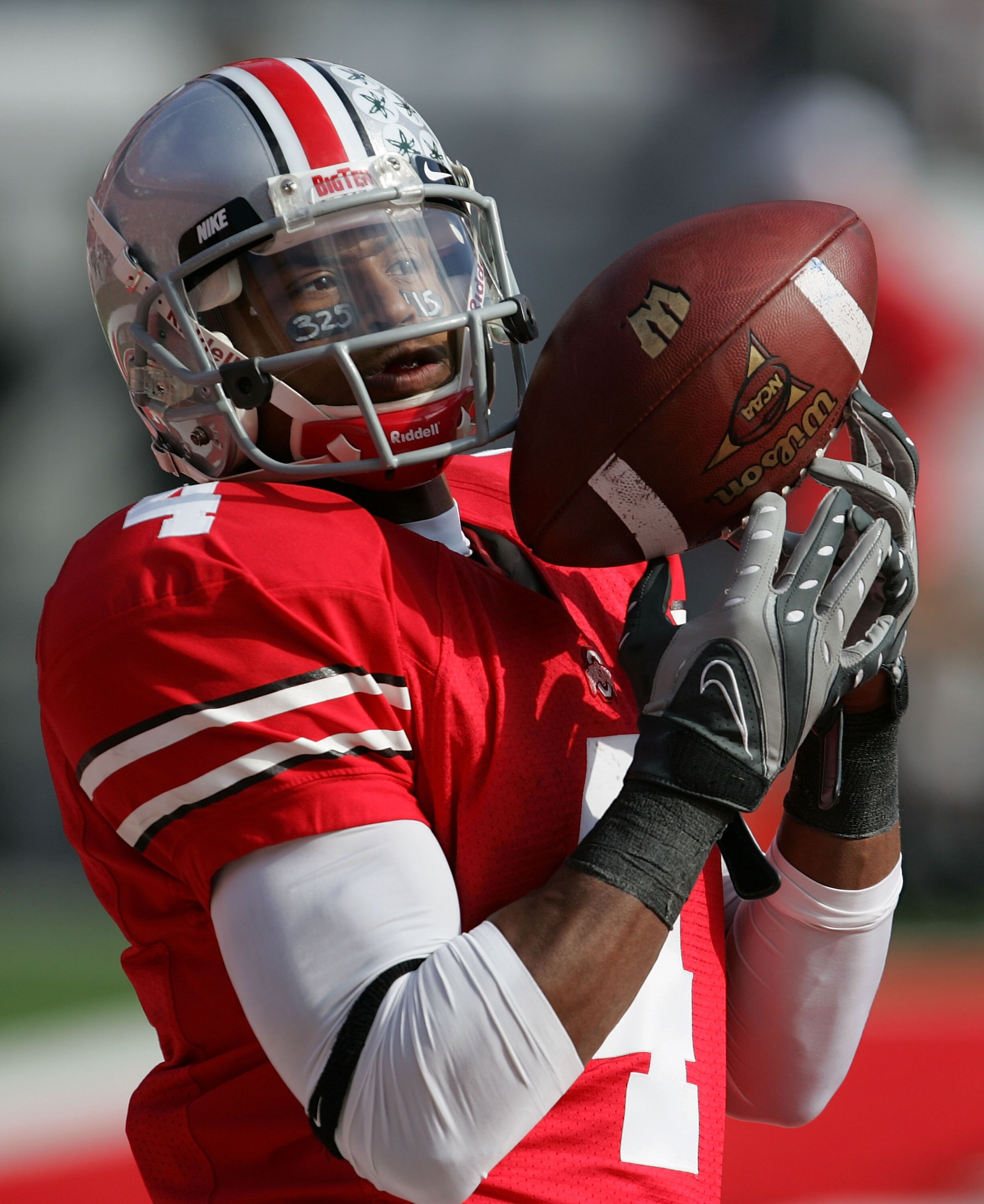 COLUMBUS, OH - NOVEMBER 03: Ray Small #4 of the Ohio State Buckeyes bobbles a kick return against the Wisconsin Badgers on November 3, 2007 at Ohio Stadium in Columbus, Ohio. Ohio State defeated Wisconsin 38-17. (Photo by Jonathan Daniel/Getty Images)