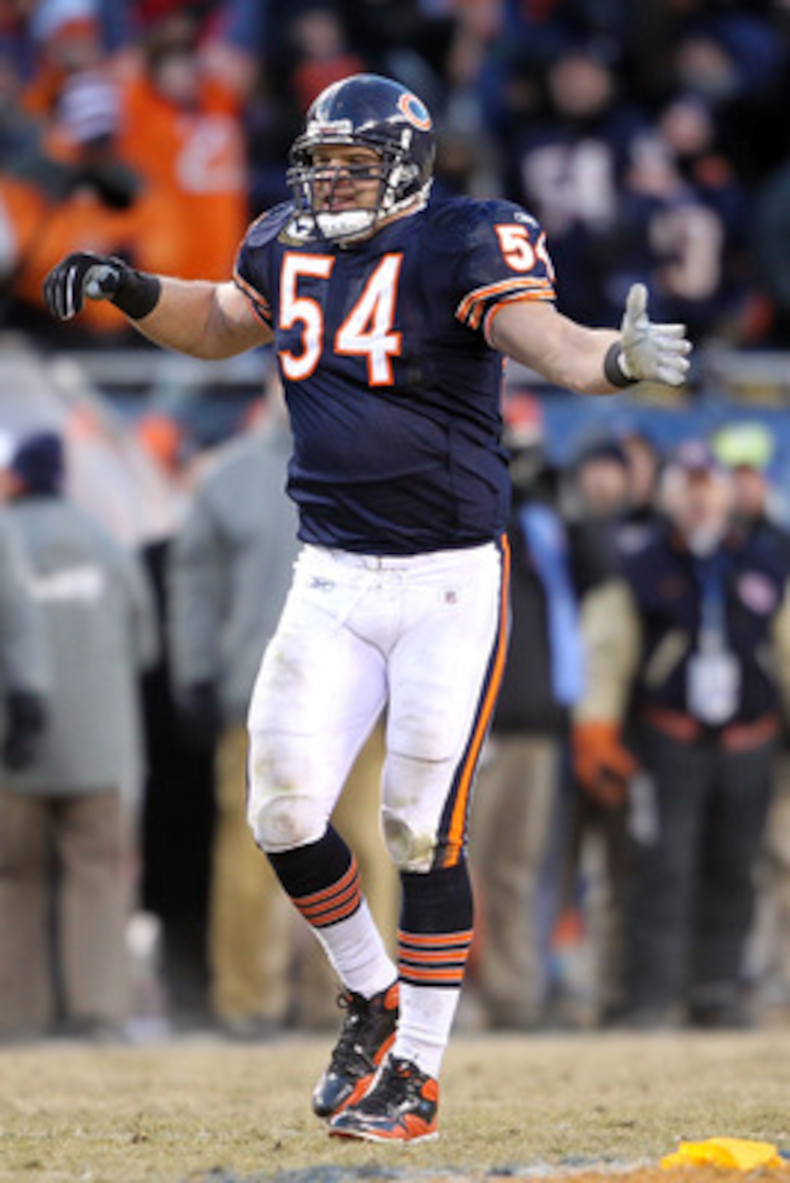 CHICAGO, IL - JANUARY 23: Brian Urlacher #54 of the Chicago Bears reacts to a penalty called while taking on the Green Bay Packers in the NFC Championship Game at Soldier Field on January 23, 2011 in Chicago, Illinois. (Photo by Andy Lyons/Getty Images) CHICAGO, IL - JANUARY 23: Brian Urlacher #54 of the Chicago Bears reacts to a penalty called while taking on the Green Bay Packers in the NFC Championship Game at Soldier Field on January 23, 2011 in Chicago, Illinois. (Photo by Andy Lyons/Getty Images)
