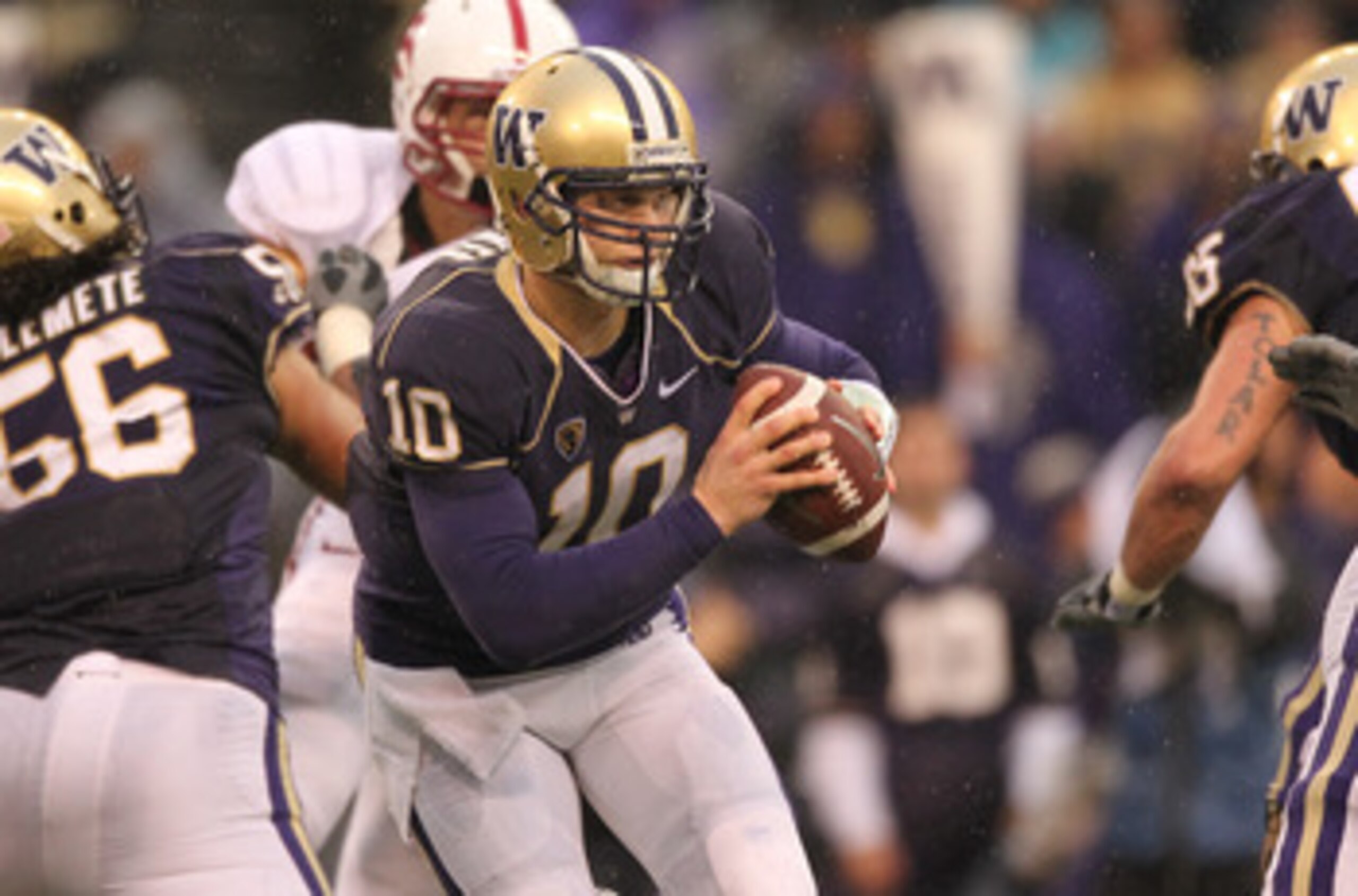 SEATTLE - OCTOBER 30:  Quarterback Jake Locker #10 of the Washington Huskies scrambles against the Stanford Cardinal on October 30, 2010 at Husky Stadium in Seattle, Washington. Stanford won 41-0. (Photo by Otto Greule Jr/Getty Images)