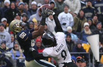 PITTSBURGH - DECEMBER 05:  Jonathan Baldwin #82 of the University of Pittsburgh Panthers catches a touchdown against the Cincinnati Bearcats on December 5, 2009 at Heinz Field in Pittsburgh, Pennsylvania. (Photo by Jared Wickerham/Getty Images)