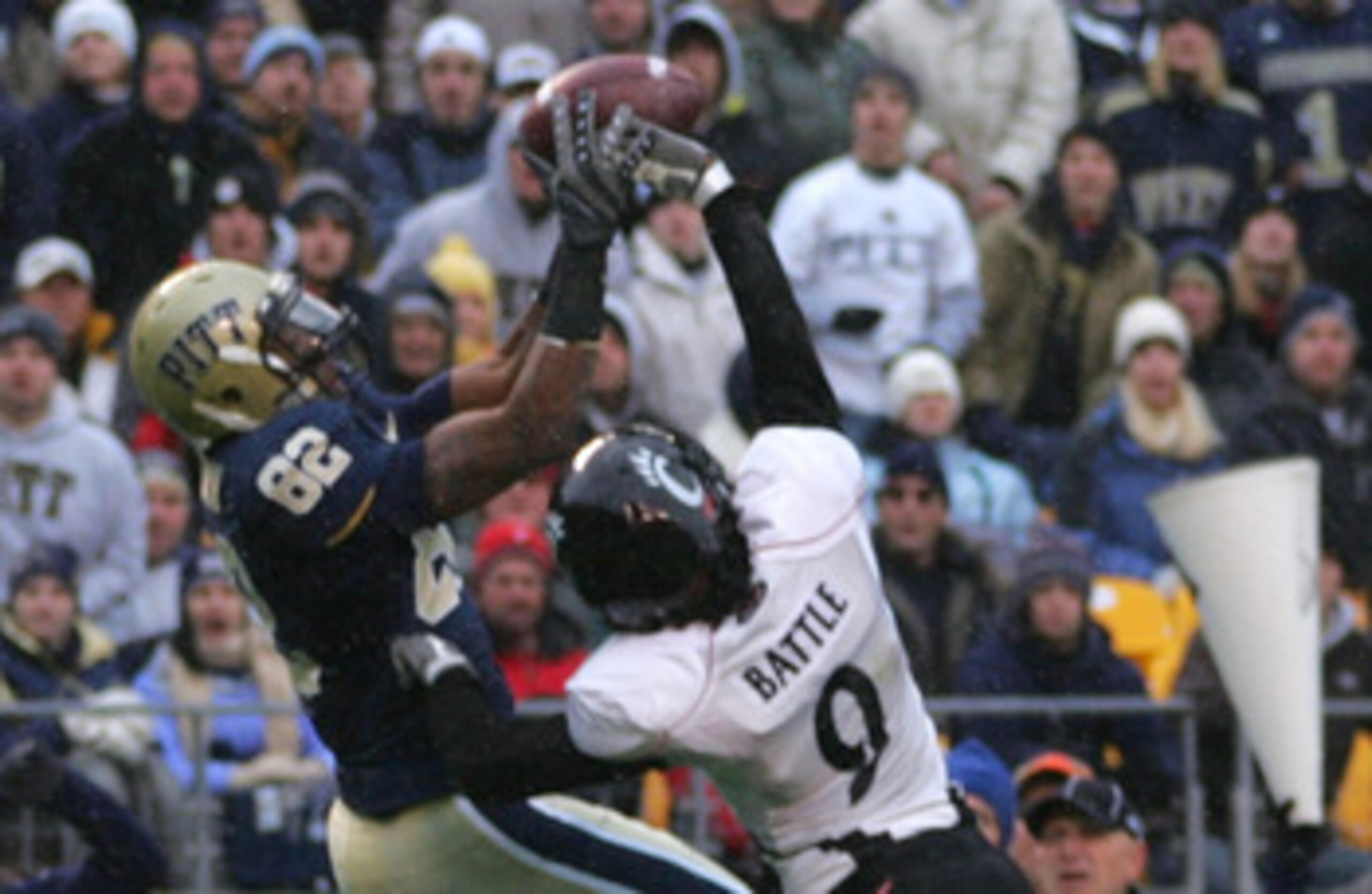 PITTSBURGH - DECEMBER 05:  Jonathan Baldwin #82 of the University of Pittsburgh Panthers catches a touchdown against the Cincinnati Bearcats on December 5, 2009 at Heinz Field in Pittsburgh, Pennsylvania. (Photo by Jared Wickerham/Getty Images)