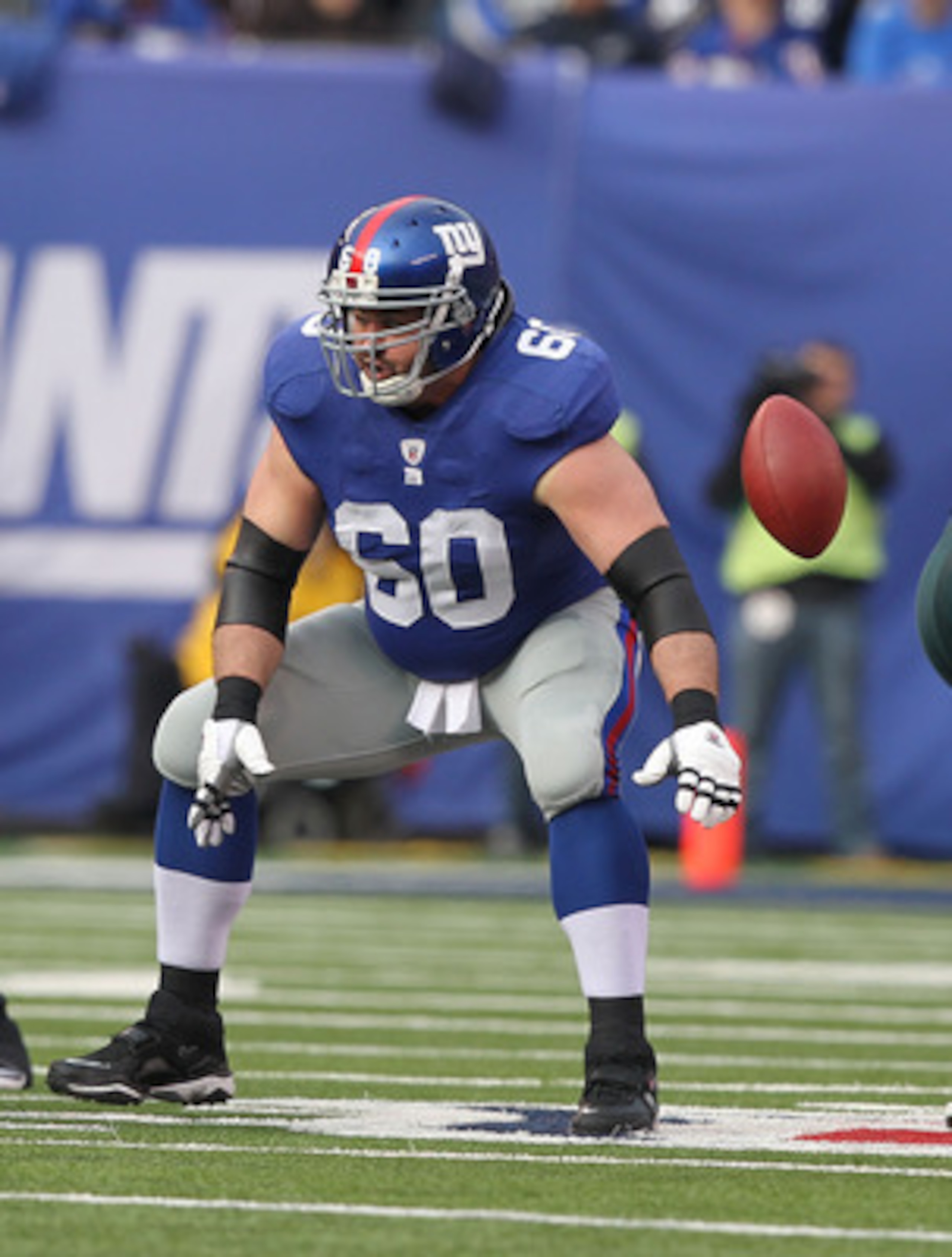 EAST RUTHERFORD, NJ - DECEMBER 19:  Shaun O'Hara #60 of the New York Giants in action against the Philadelphia Eagles during their game on December 19, 2010 at The New Meadowlands Stadium in East Rutherford, New Jersey.  (Photo by Al Bello/Getty Images)