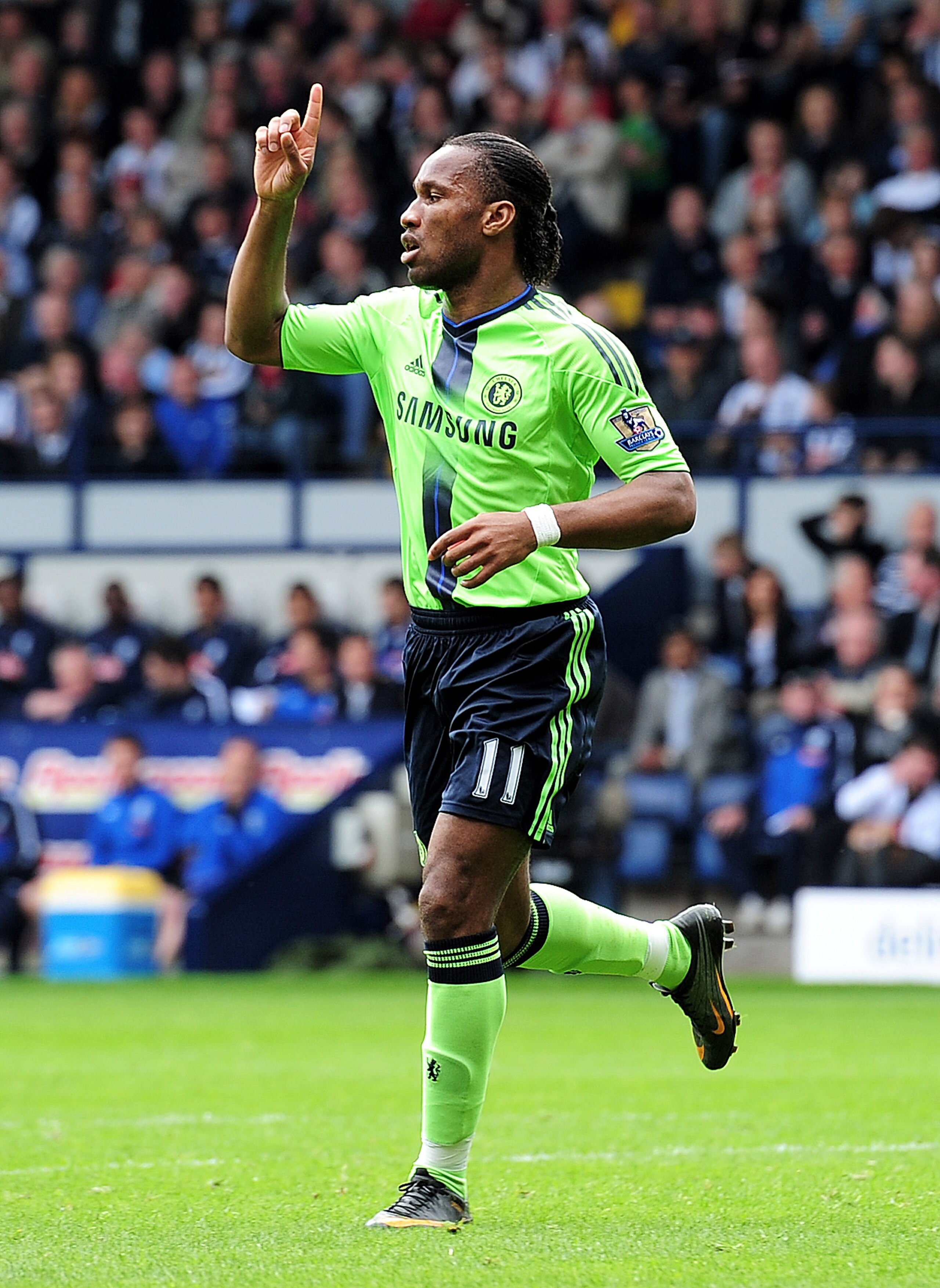 WEST BROMWICH, ENGLAND - APRIL 16: Didier Drogba of Chelsea celebrates scoring his team's first goal during the Barclays Premier League match between West Bromich Albion and Chelsea at The Hawthorns on April 16, 2011 in West Bromwich, England. (Photo by WEST BROMWICH, ENGLAND - APRIL 16: Didier Drogba of Chelsea celebrates scoring his team's first goal during the Barclays Premier League match between West Bromich Albion and Chelsea at The Hawthorns on April 16, 2011 in West Bromwich, England. (Photo by