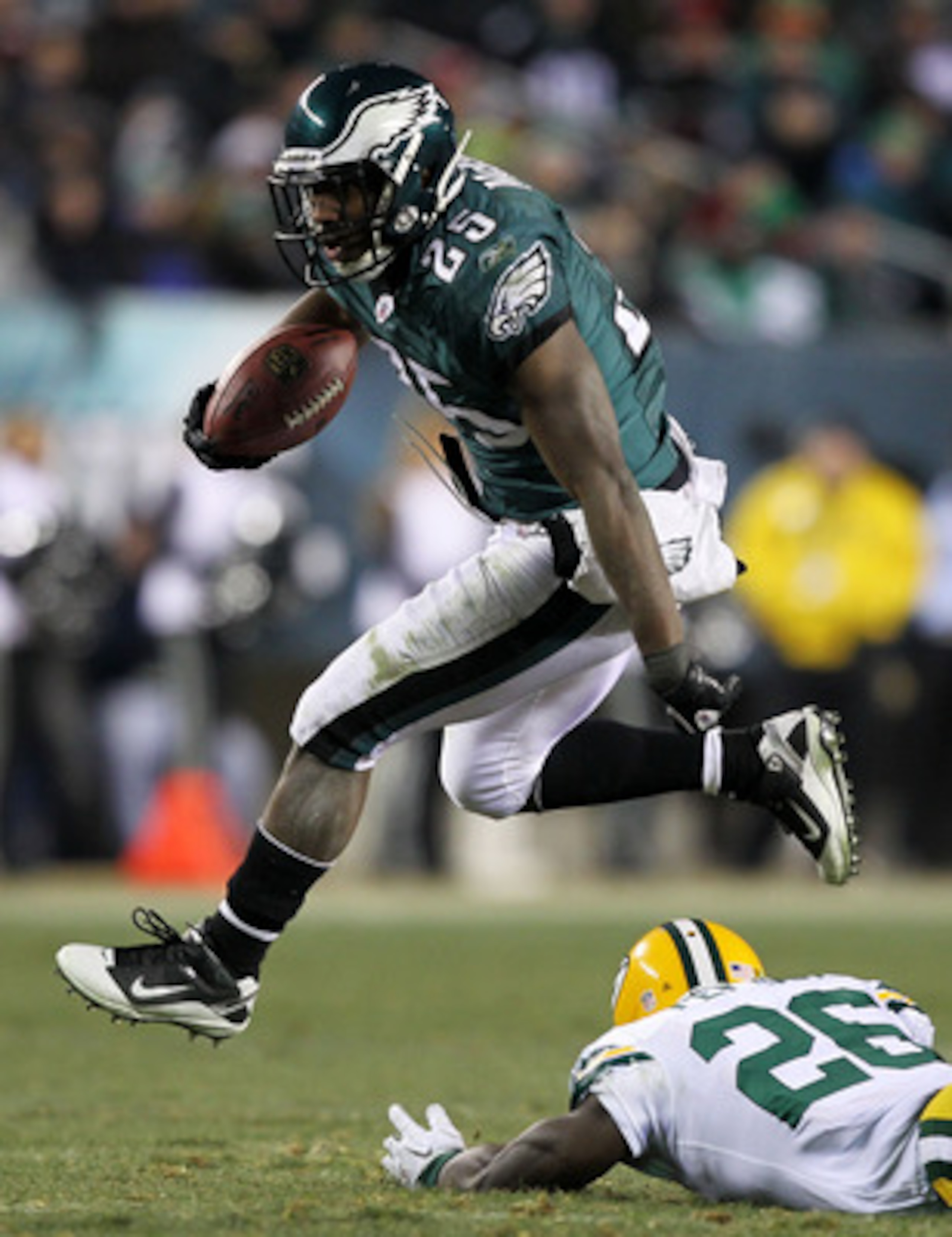 PHILADELPHIA, PA - JANUARY 09:  LeSean McCoy #25 of the Philadelphia Eagles avoids the tackle of Charlie Peprah #26 of the Green Bay Packers during the 2011 NFC wild card playoff game at Lincoln Financial Field on January 9, 2011 in Philadelphia, Pennsylv
