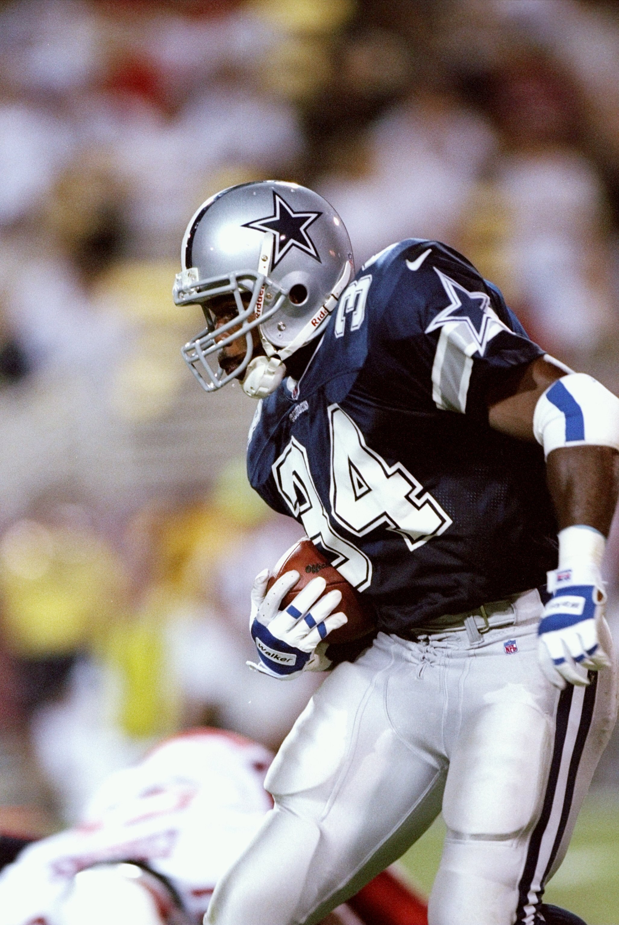 7 Sep 1997:  Kick returner Herschel Walker of the Dallas Cowboys runs down the field during a game against the Arizona Cardinals at Sun Devil Stadium in Tempe, Arizona.  The Cardinals won the game 25-22. Mandatory Credit: Brian Bahr  /Allsport